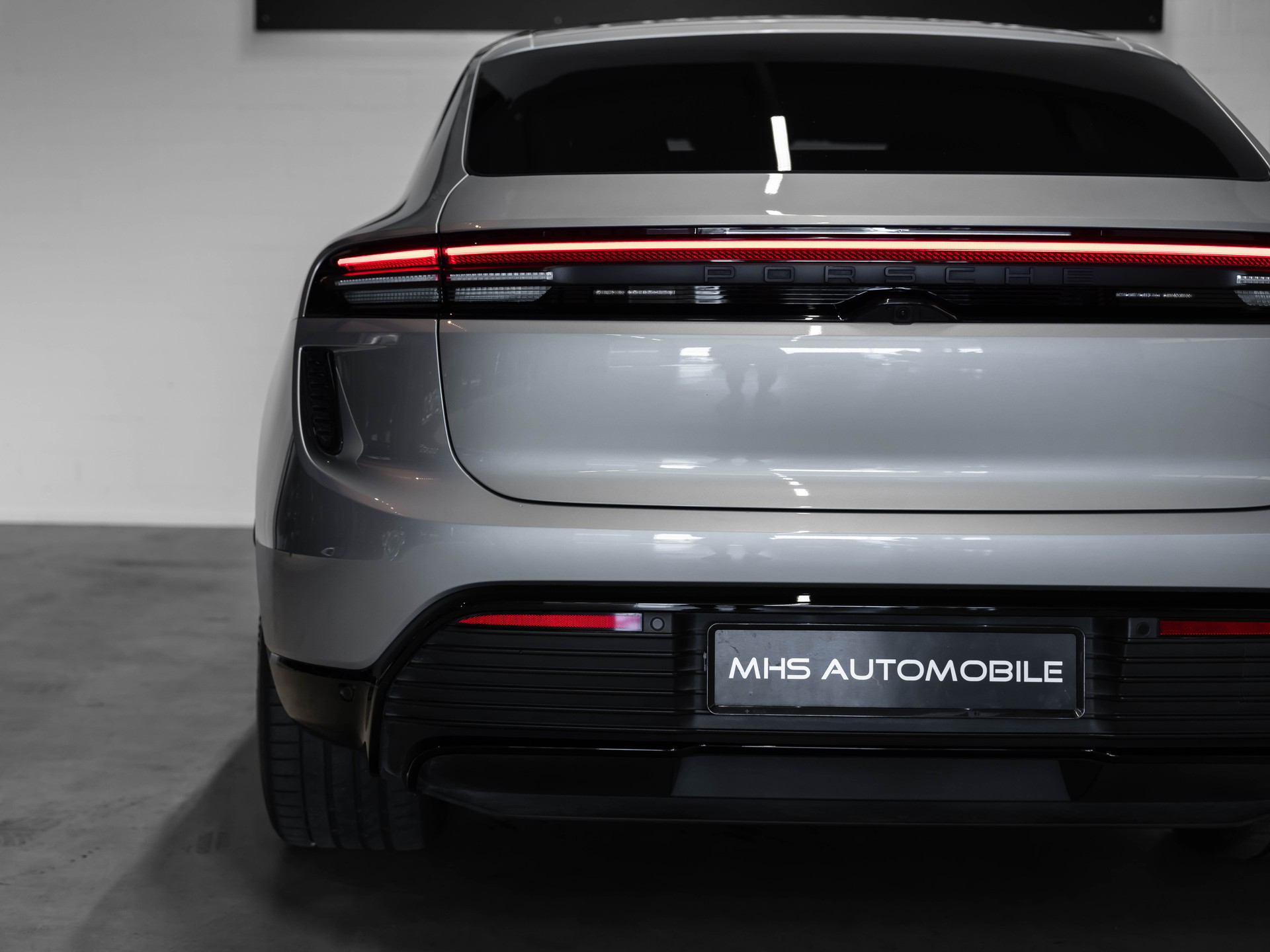 PORSCHE Macan Turbo 100kWh-image-30