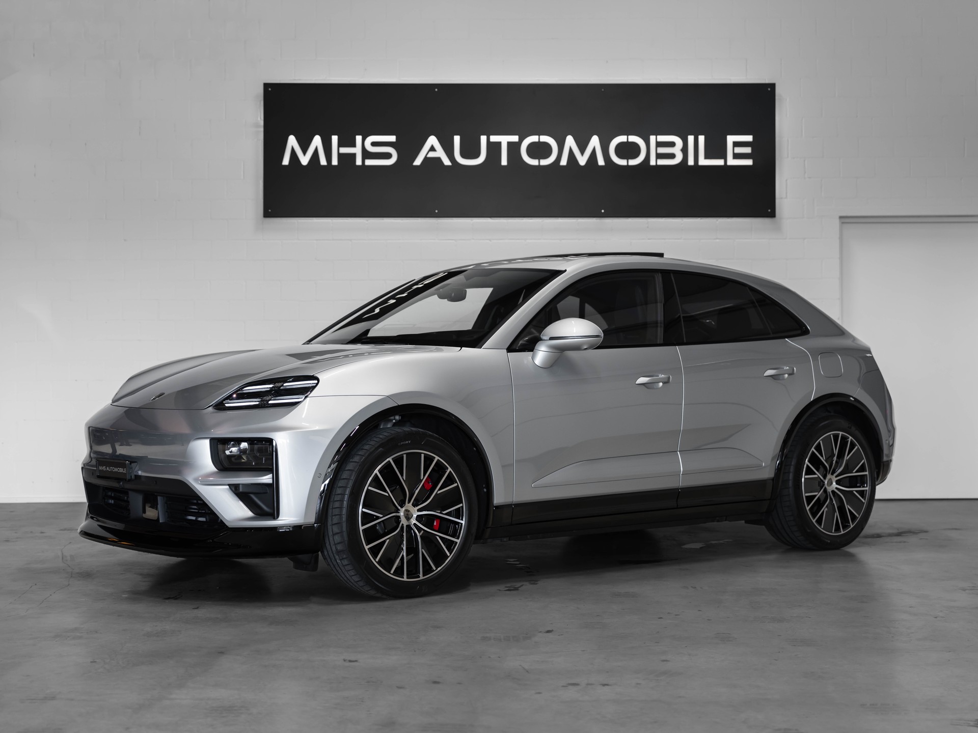 PORSCHE Macan Turbo 100kWh
