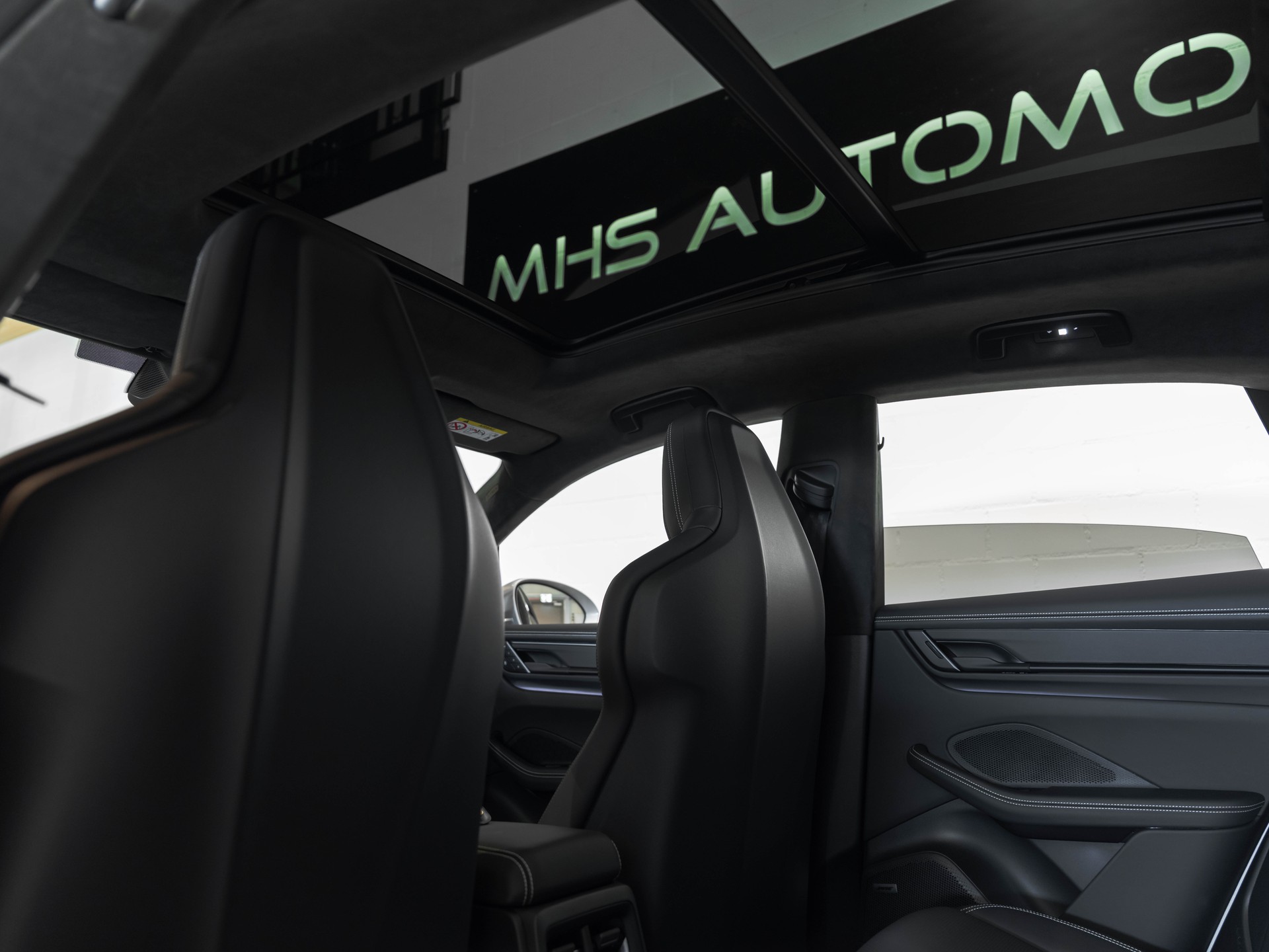 PORSCHE Macan Turbo 100kWh-image-13