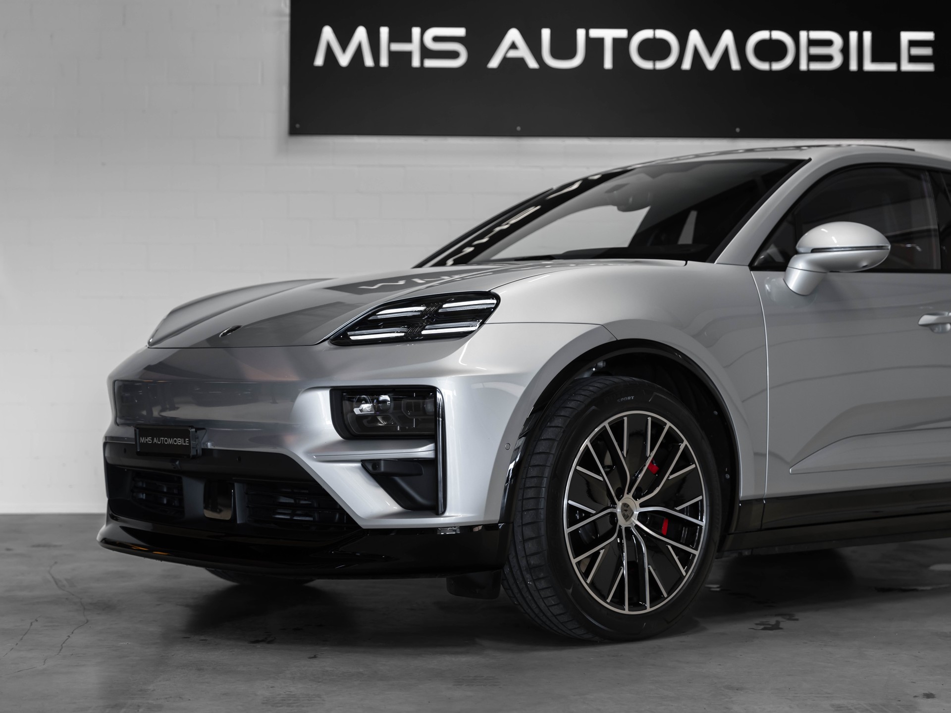 PORSCHE Macan Turbo 100kWh-image-18