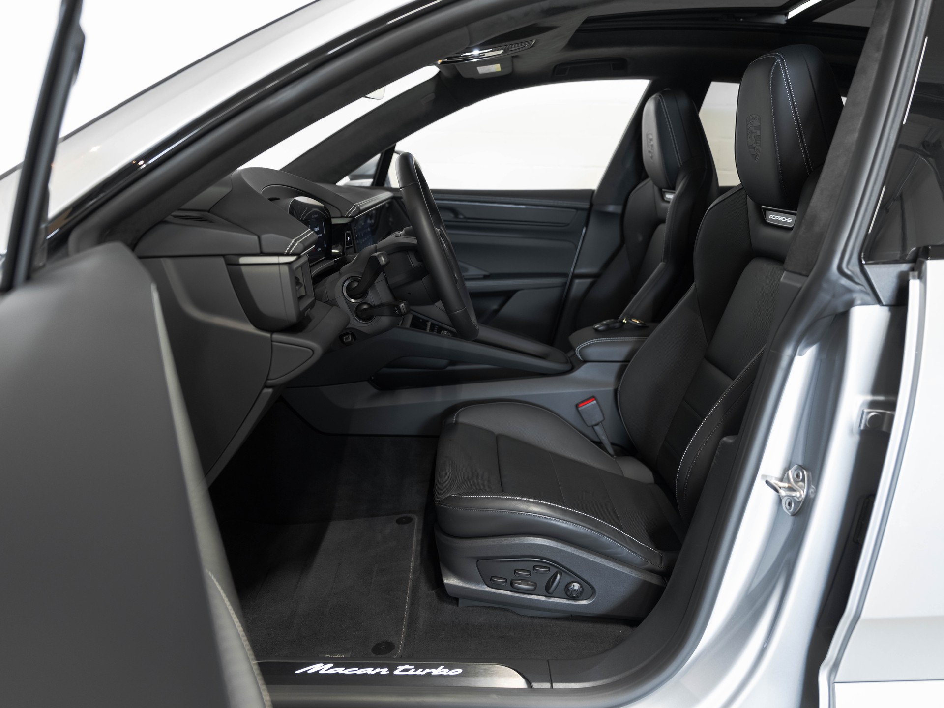 PORSCHE Macan Turbo 100kWh-image-9