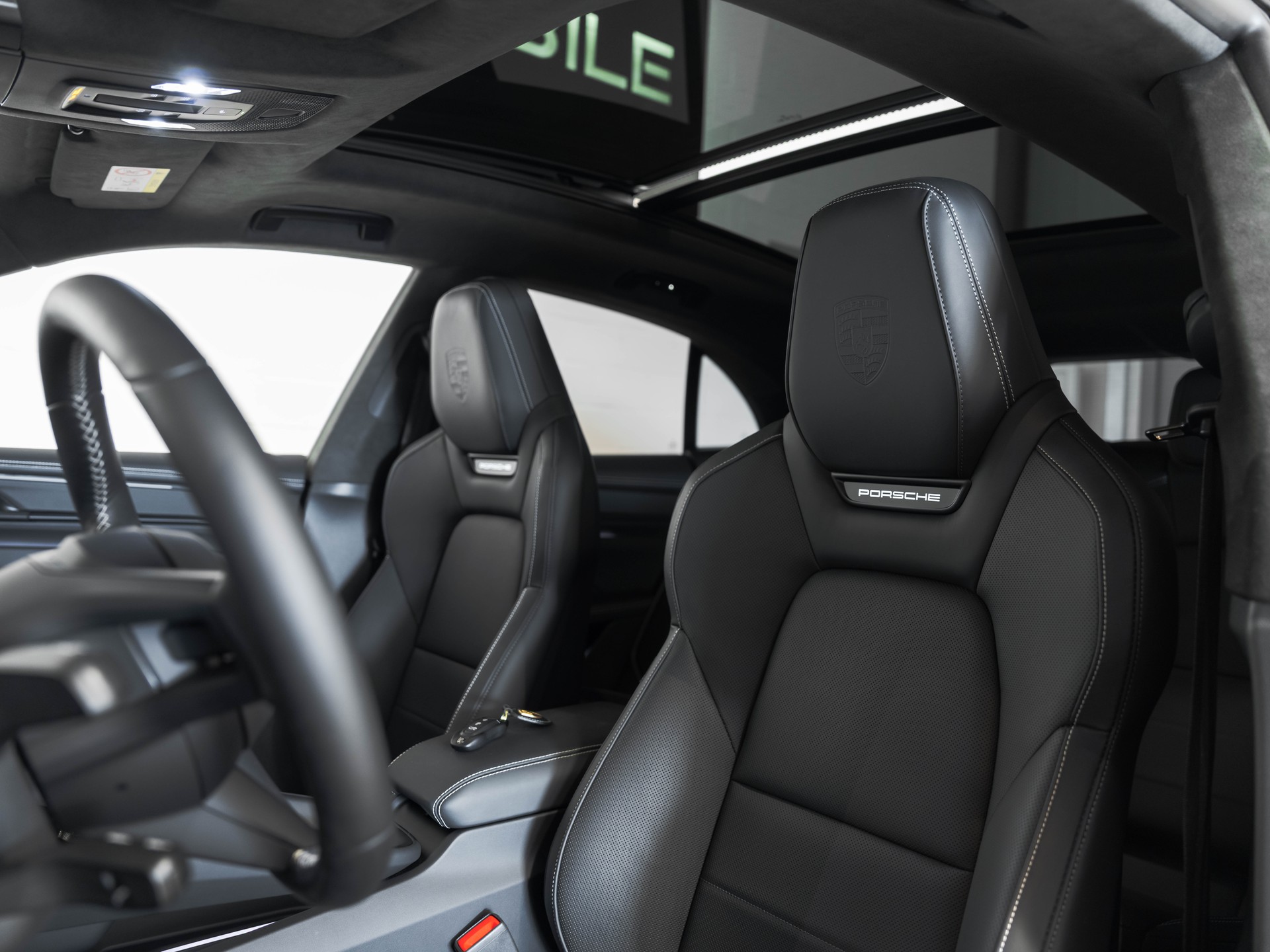 PORSCHE Macan Turbo 100kWh-image-10