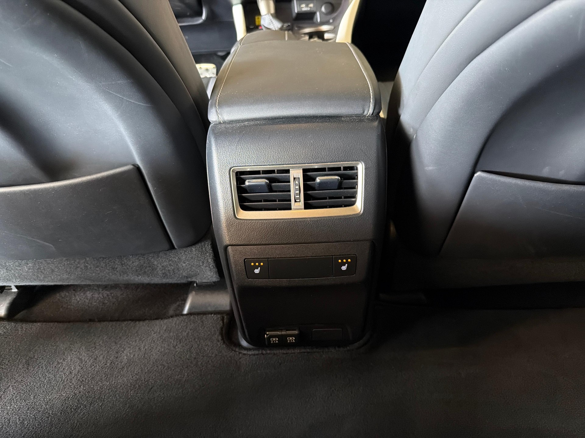 LEXUS RX 450h F-Sport-showroom-element-3