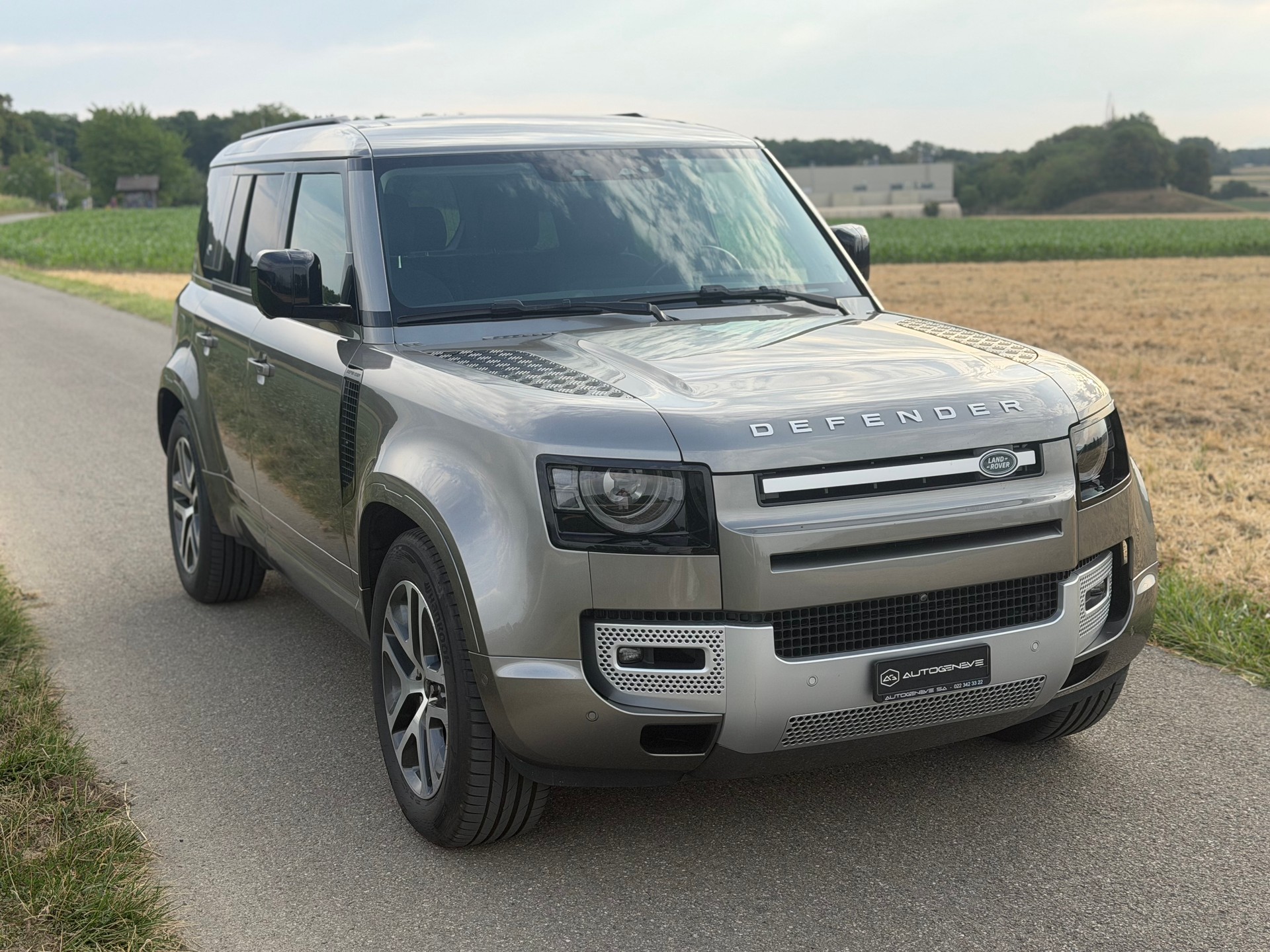 LAND ROVER Defender 110 P400e Si4 PHEV X-Dynamic SE AT8