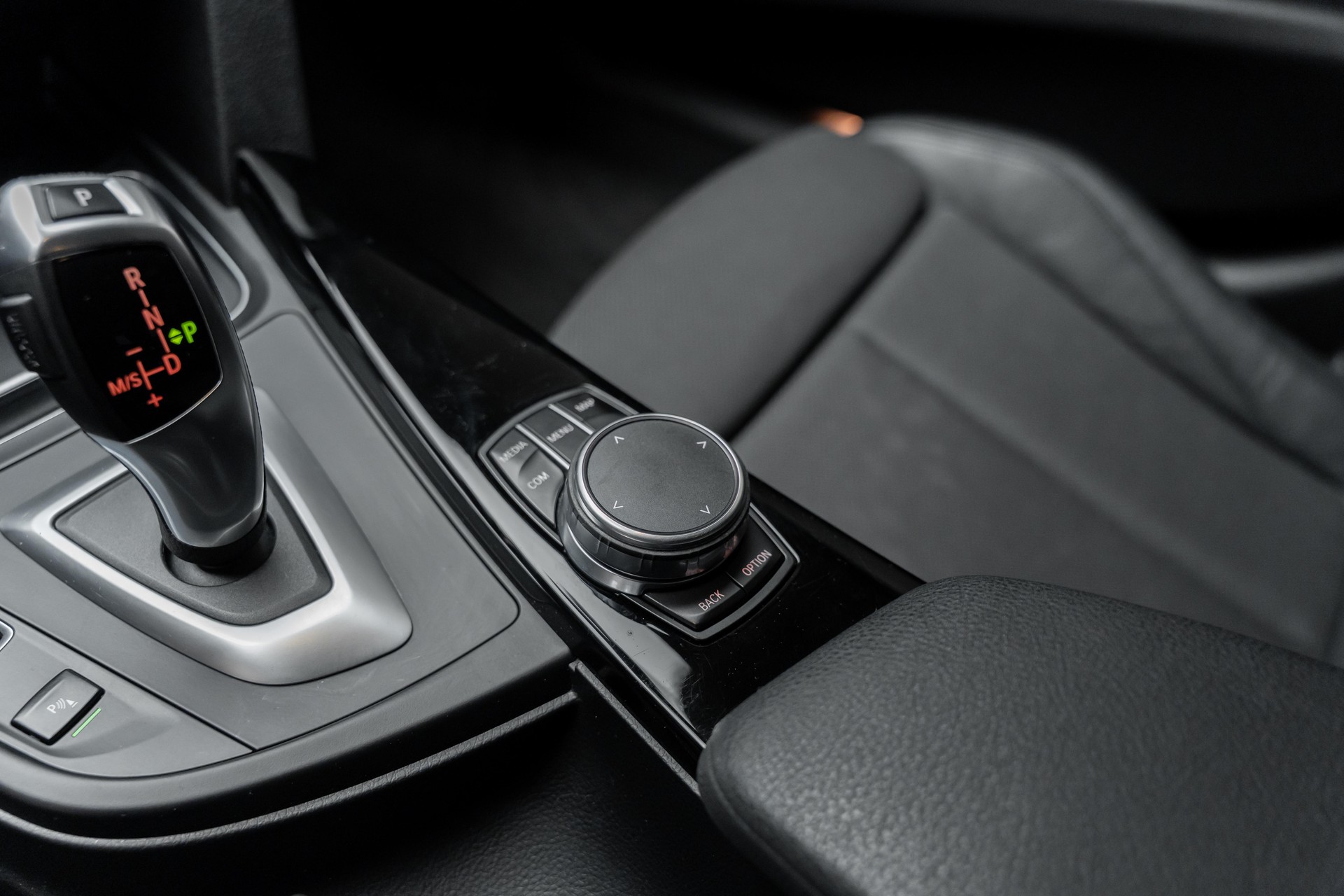 BMW 318d Touring Edition Sport Line Steptronic-image-16