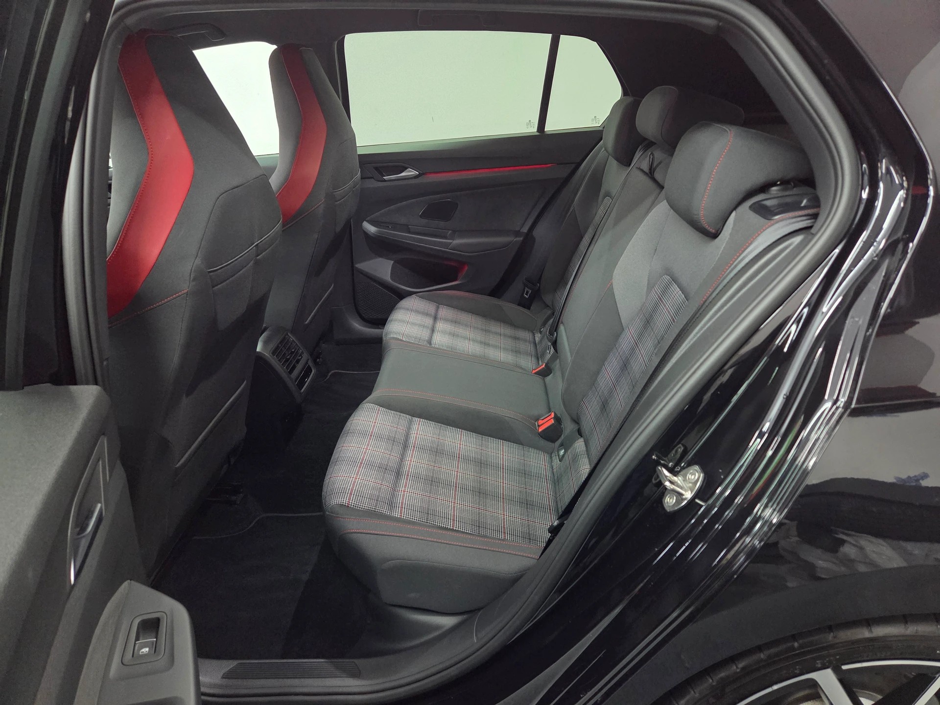 VW Golf 2.0 TSI GTI DSG-image-12