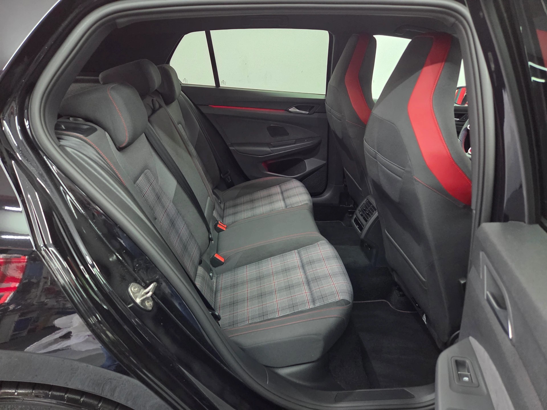 VW Golf 2.0 TSI GTI DSG-image-11
