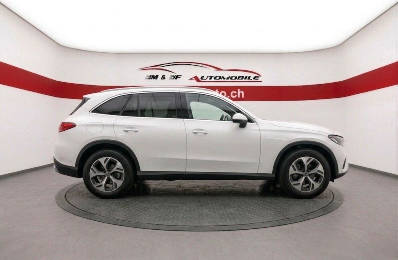 MERCEDES-BENZ GLC 220 d Avantgarde 4matic CH FAHRZEUG-image-4