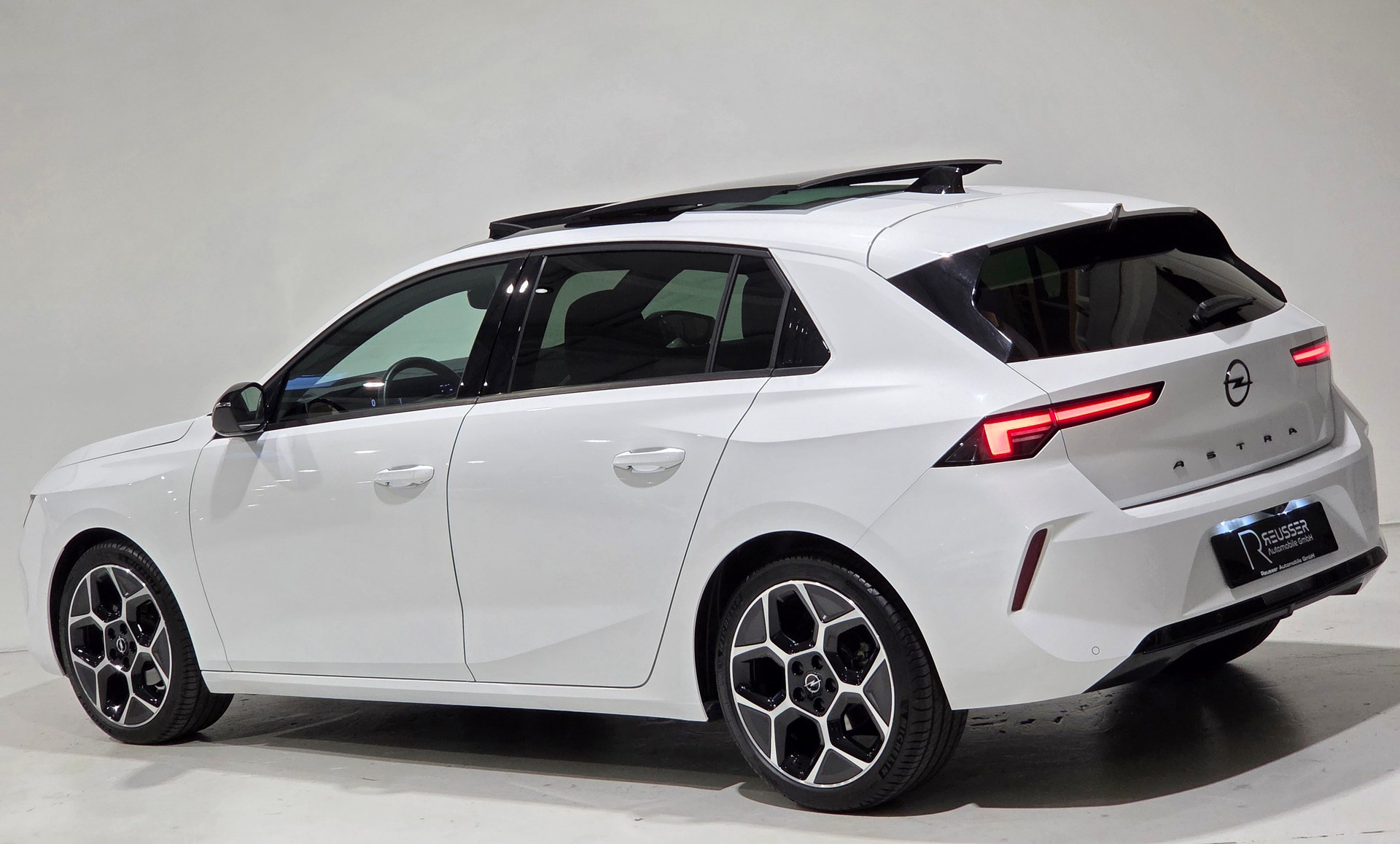 OPEL Astra 1.2i Turbo Swiss Premium Ultimate Limousine-showroom-element-2