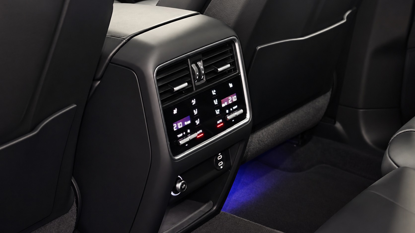 PORSCHE Cayenne Coupé 3.0 V6 E-Hybrid CH FAHRZEUG ( cashmerebeigemetallic )-image-23