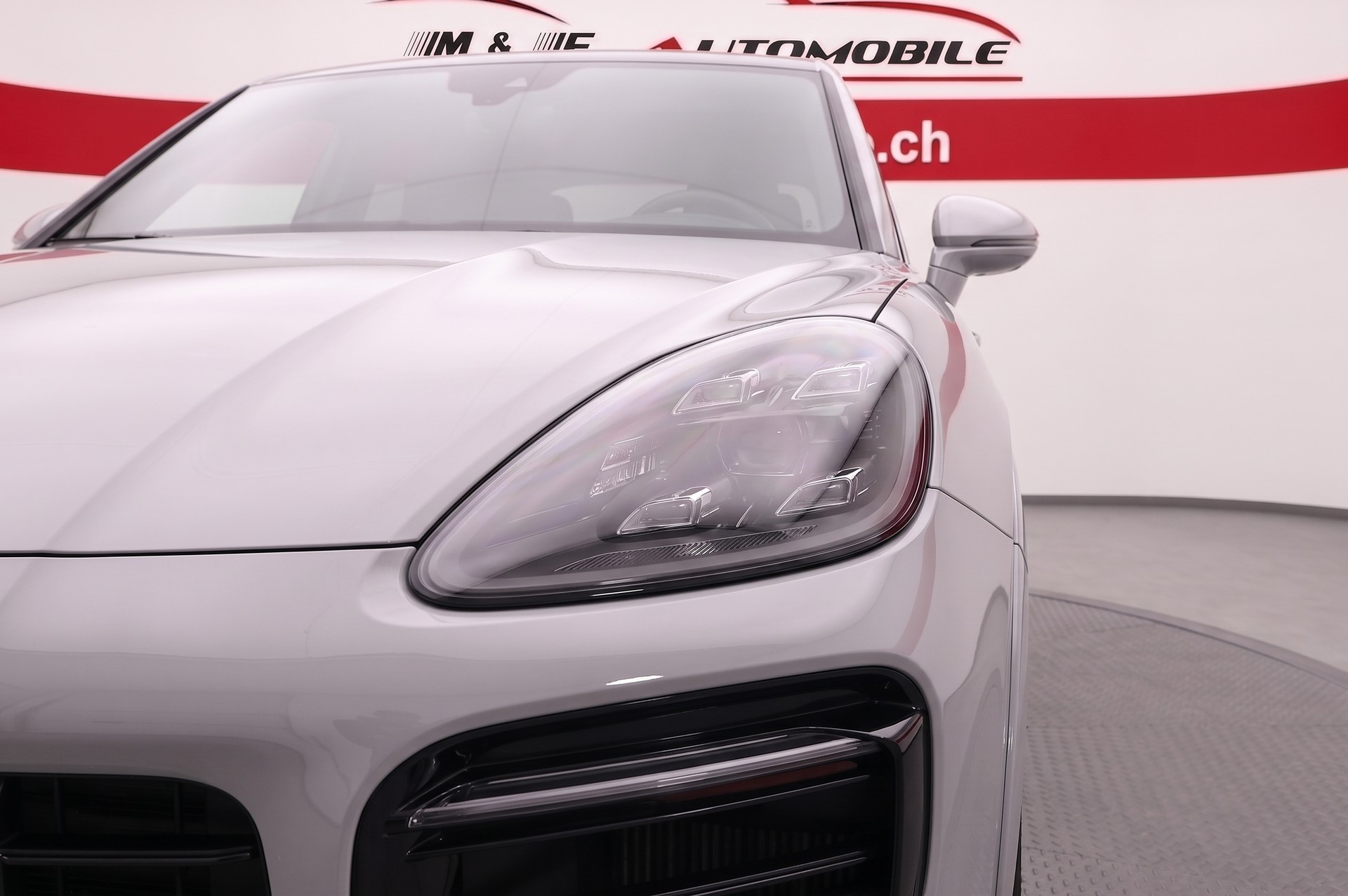 PORSCHE Cayenne Coupé 3.0 V6 E-Hybrid CH FAHRZEUG ( cashmerebeigemetallic )-image-7