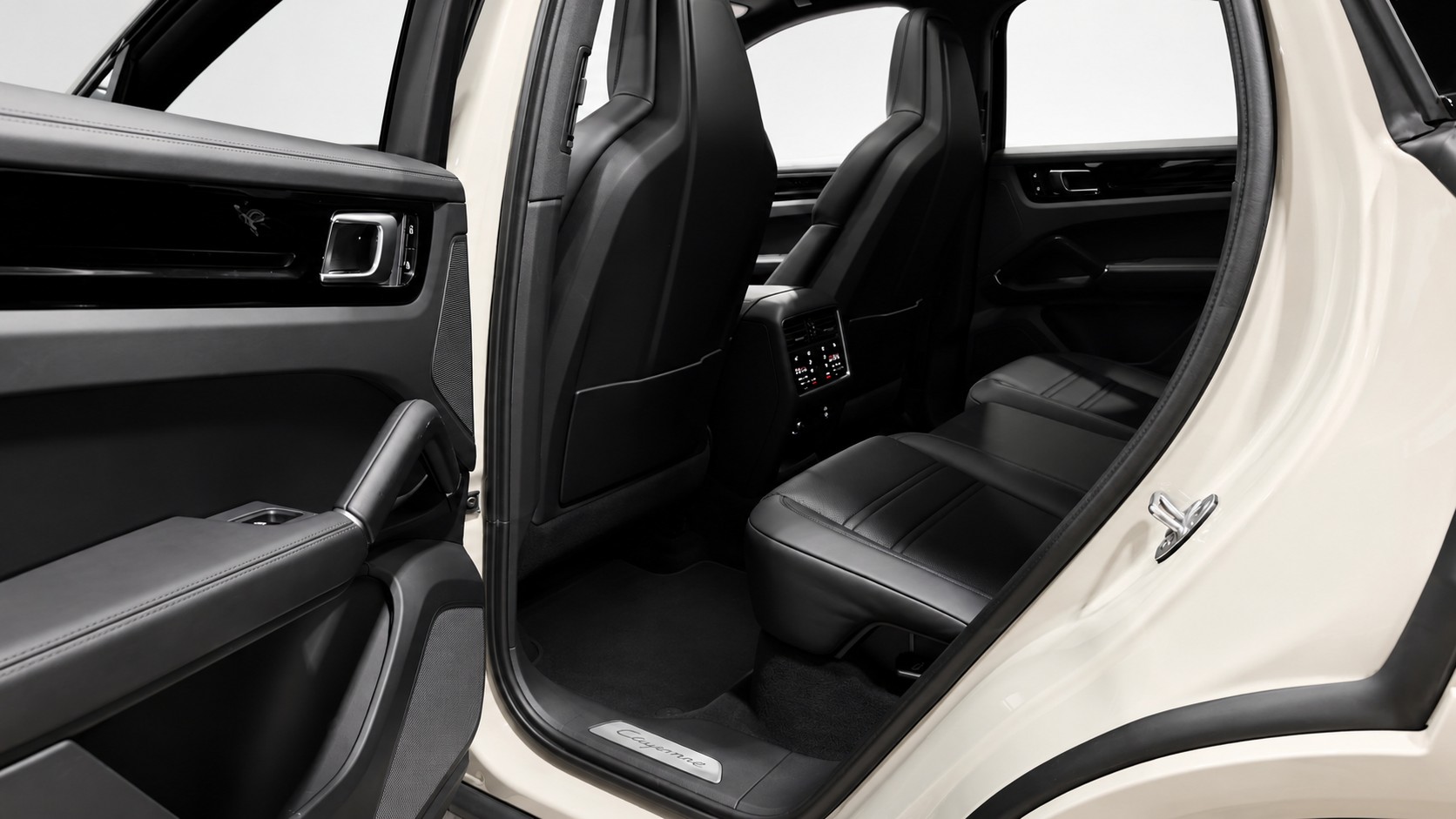 PORSCHE Cayenne Coupé 3.0 V6 E-Hybrid CH FAHRZEUG ( cashmerebeigemetallic )-image-24