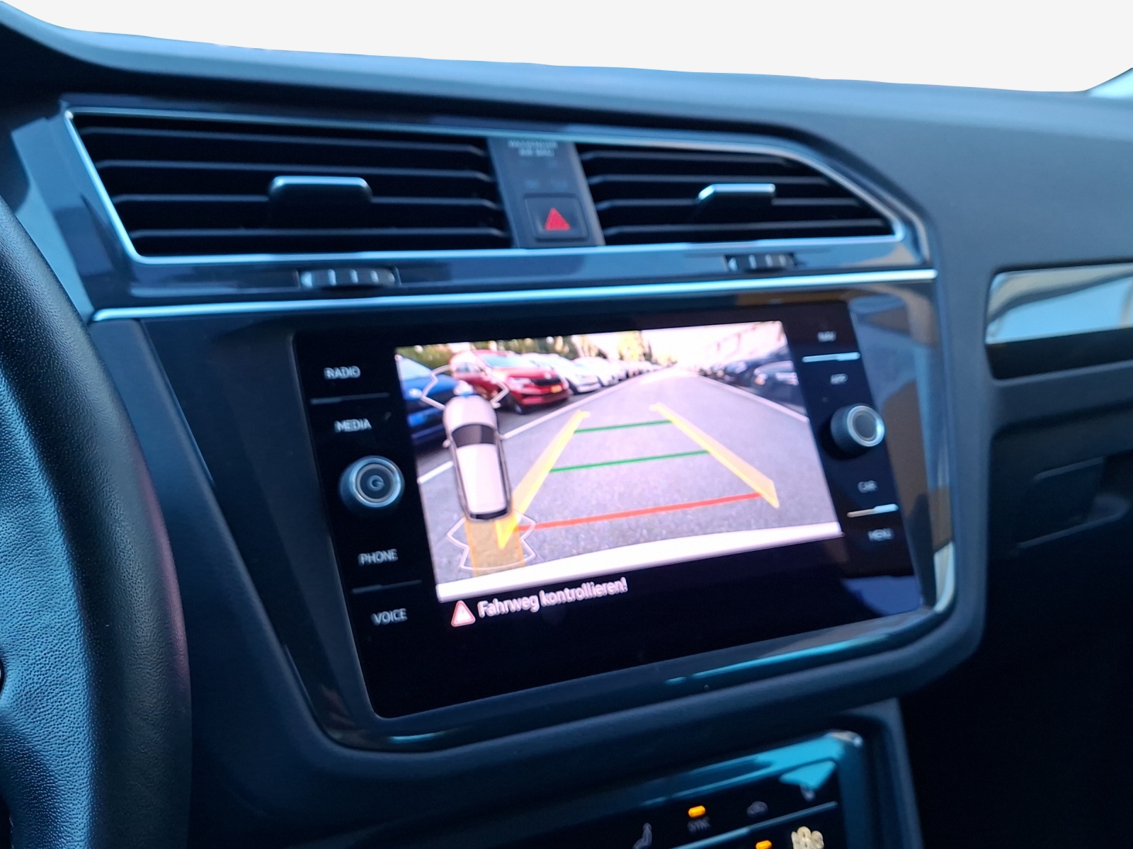 VW Tiguan 2.0 TDI SCR Elegance 4Motion DSG-image-13