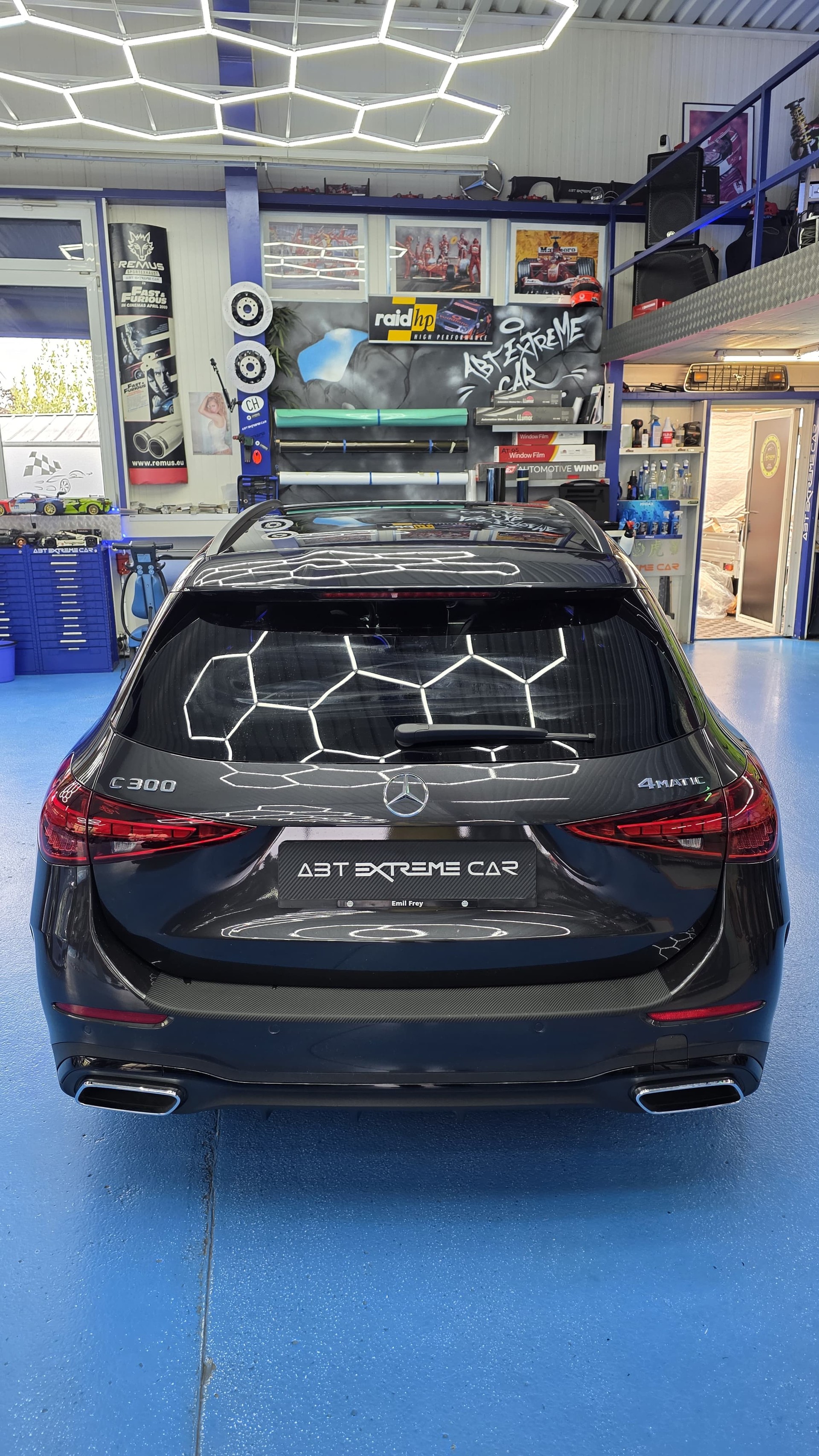 MERCEDES-BENZ C 300 4Matic T-Modell AMG Line-image-3