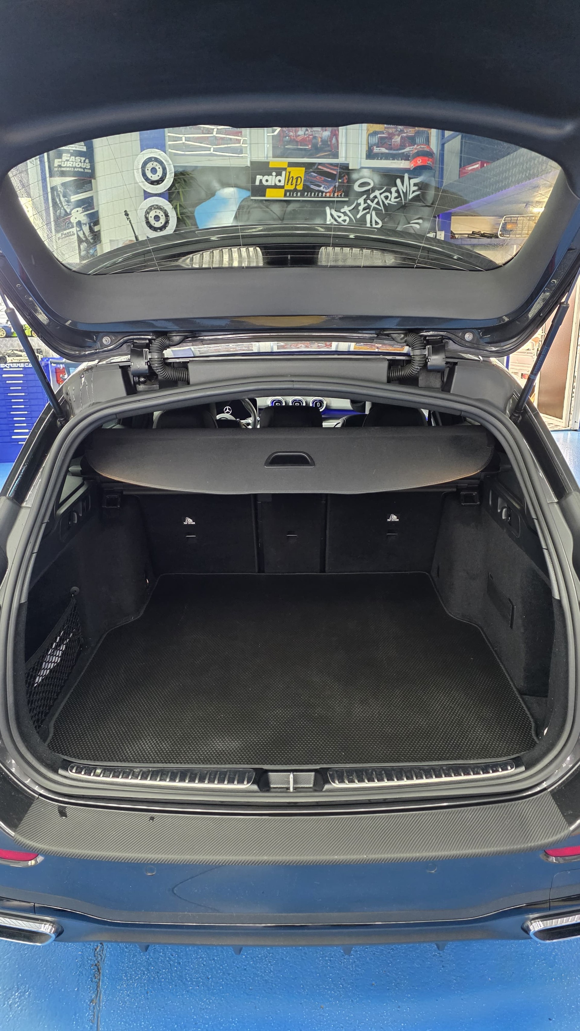 MERCEDES-BENZ C 300 4Matic T-Modell AMG Line-image-5