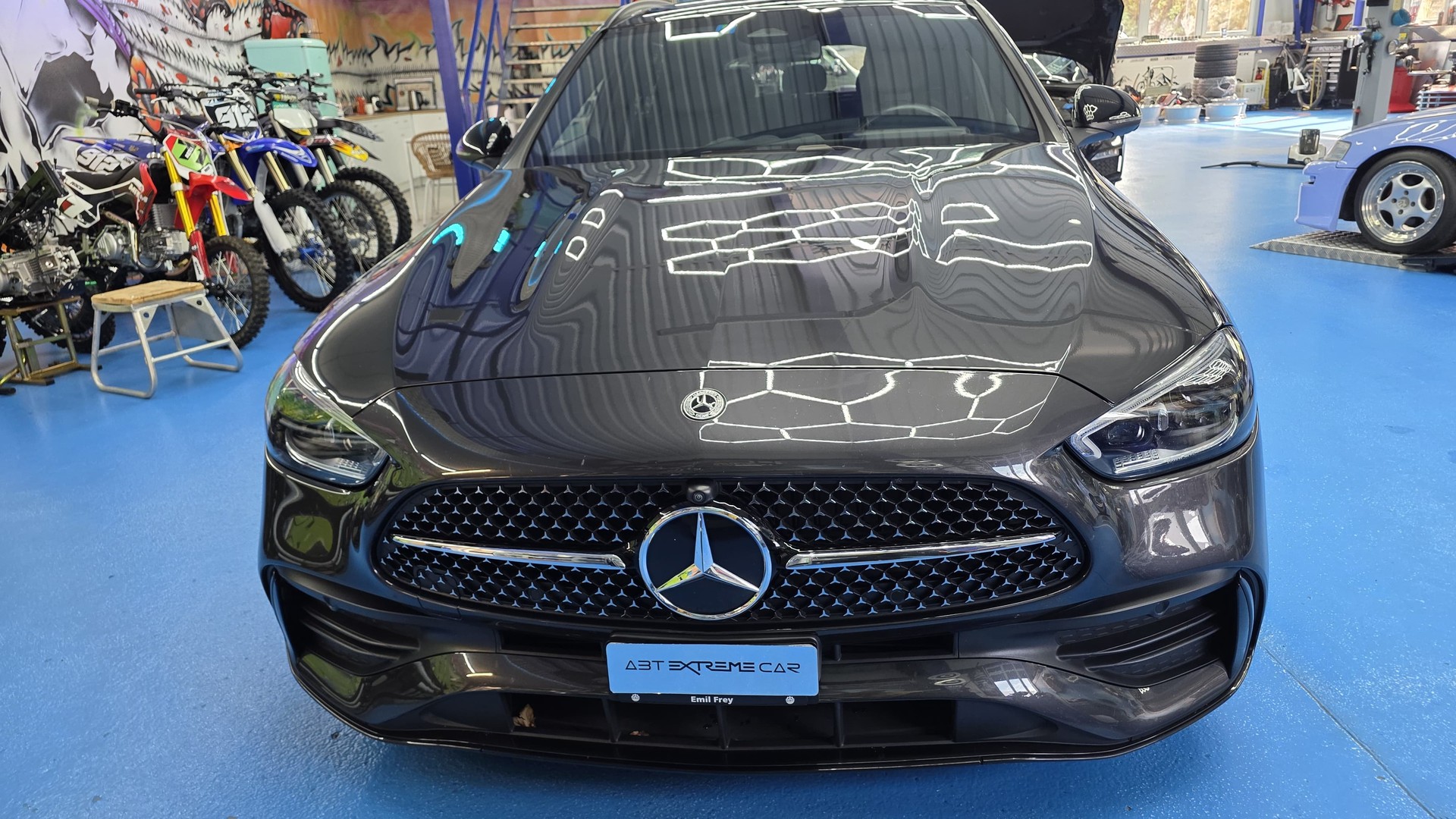MERCEDES-BENZ C 300 4Matic T-Modell AMG Line-image-2