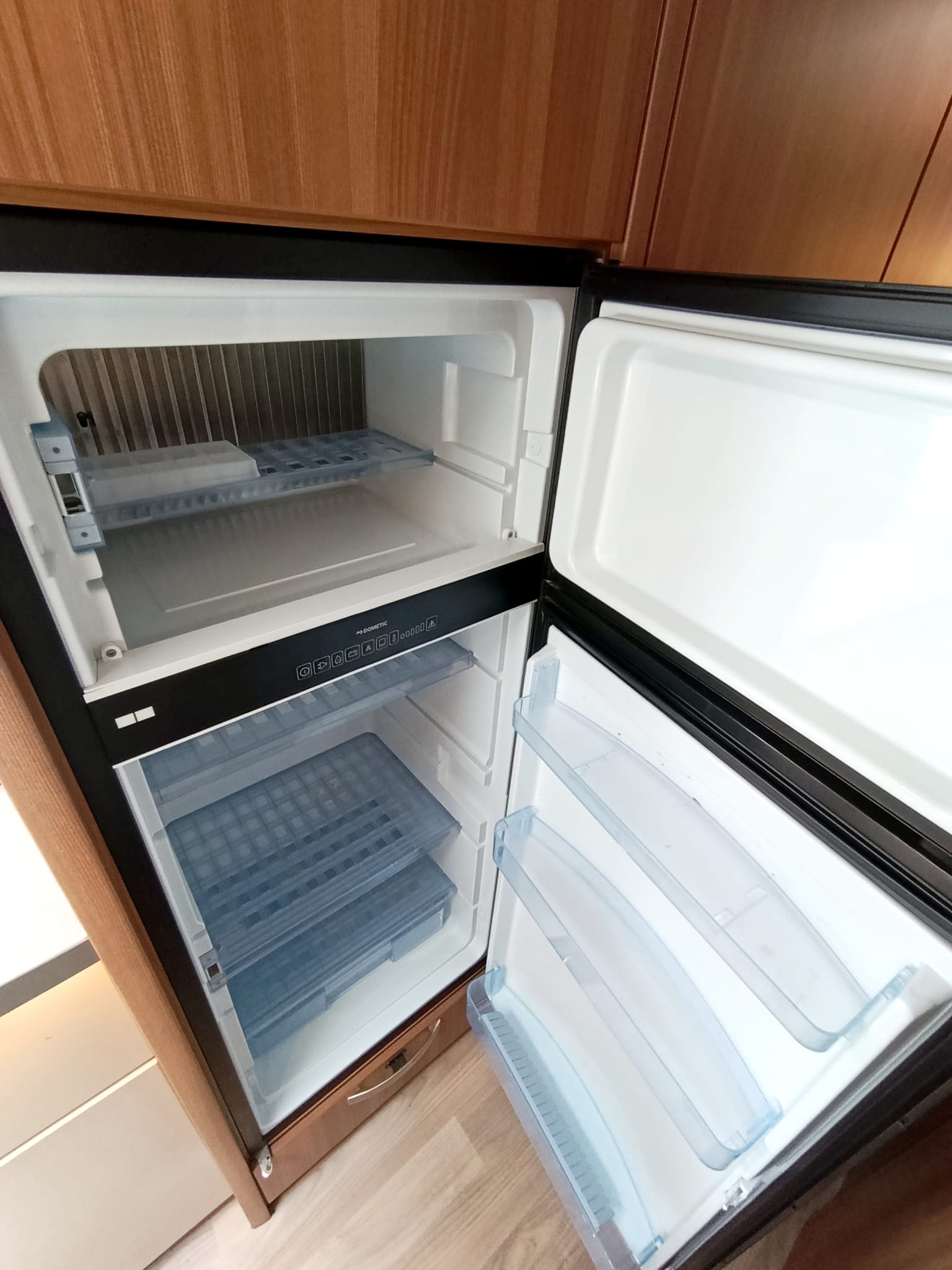 WEINSBERG R 59 ***Perfekt für Familien ***6 eingetragene Sitzplätze ***-image-15