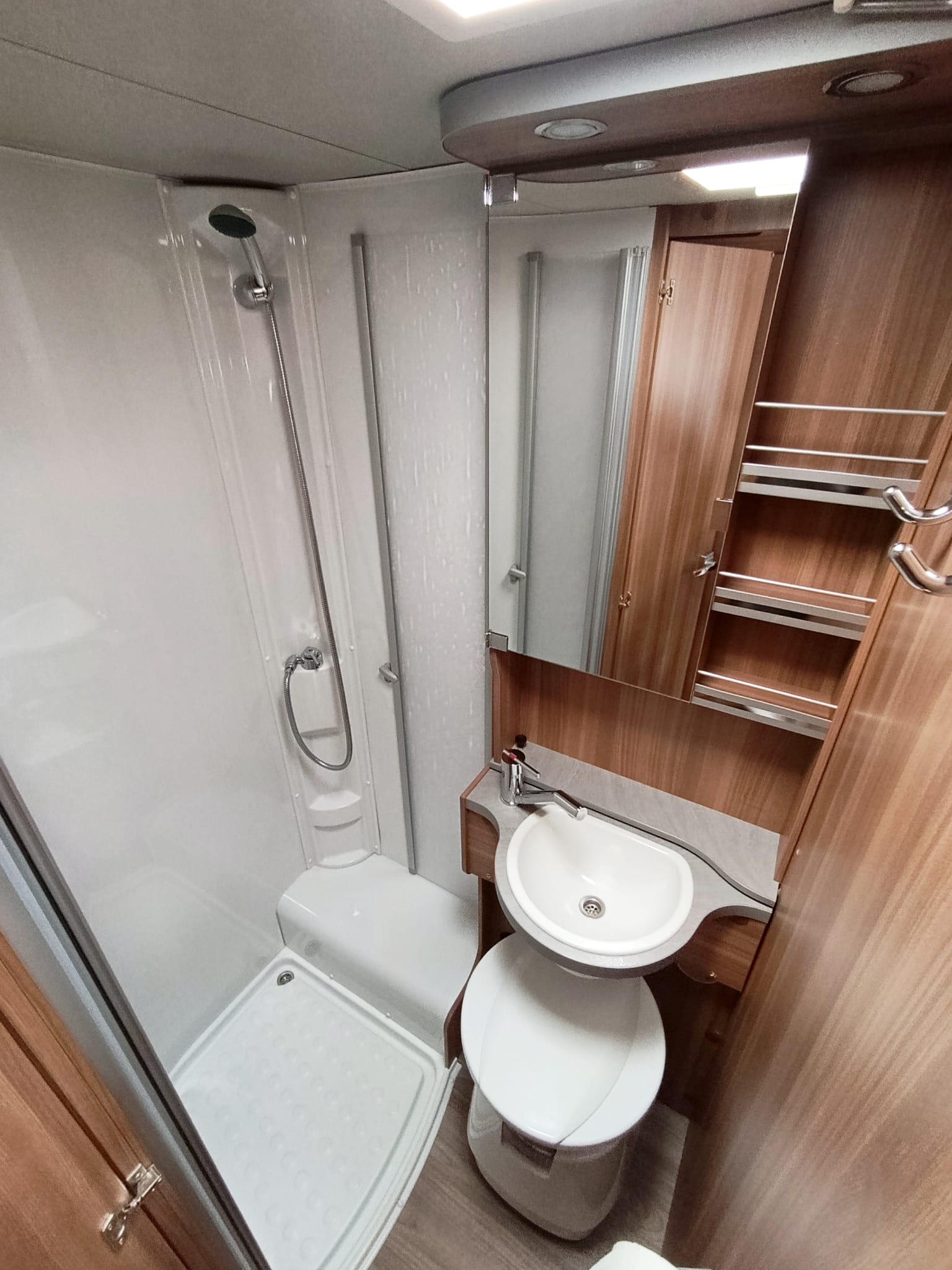 WEINSBERG R 59 ***Perfekt für Familien ***6 eingetragene Sitzplätze ***-image-22