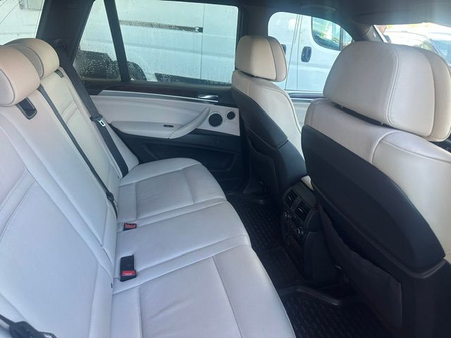 BMW X5 xDrive 50i Steptronic-image-11