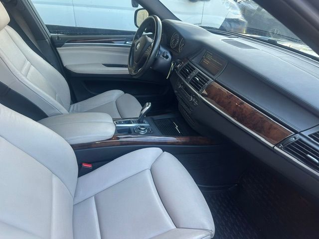 BMW X5 xDrive 50i Steptronic-image-9