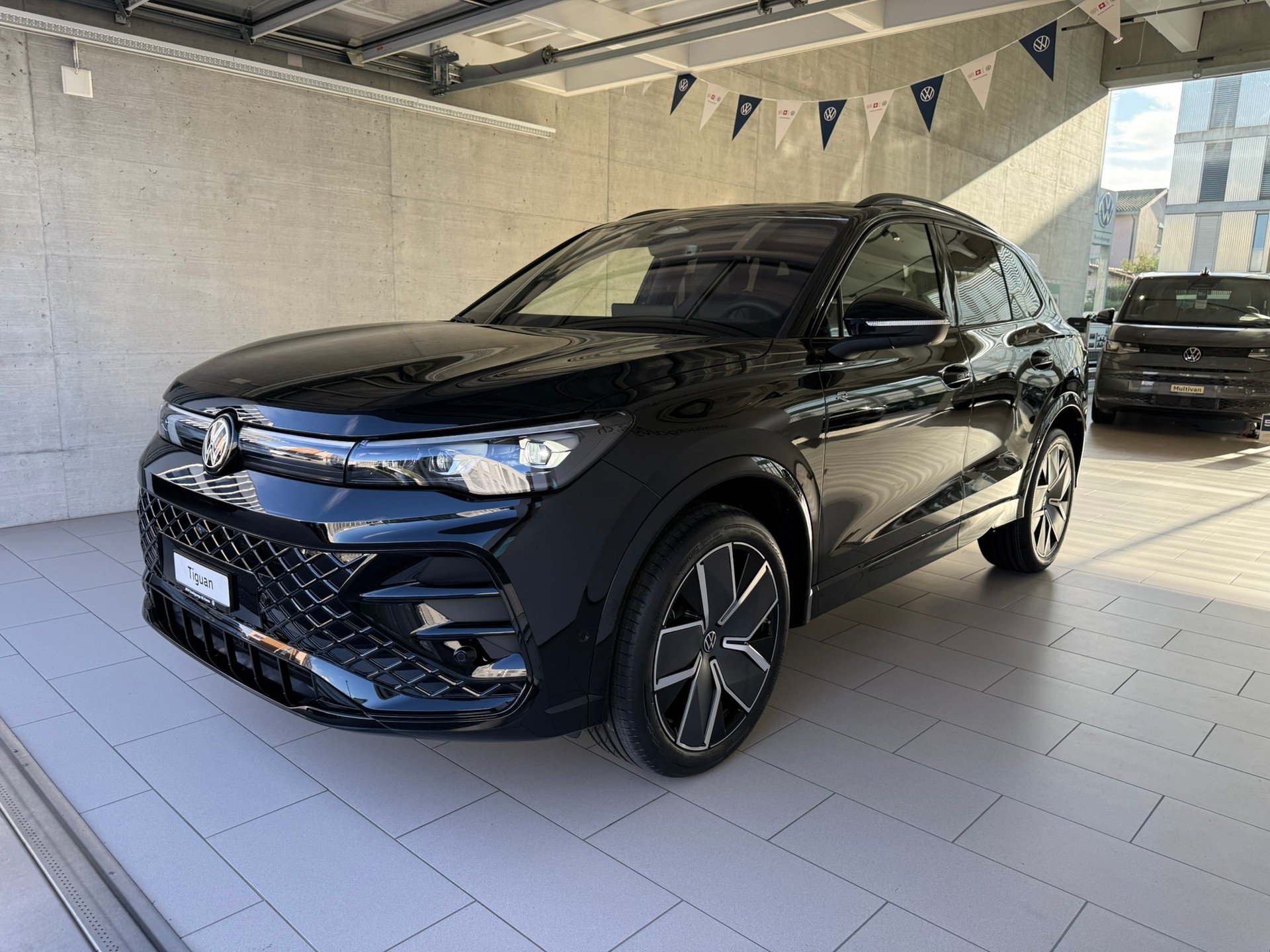 VW Tiguan 2.0 TSI DSG R-Line United 4Motion-showroom-element-2