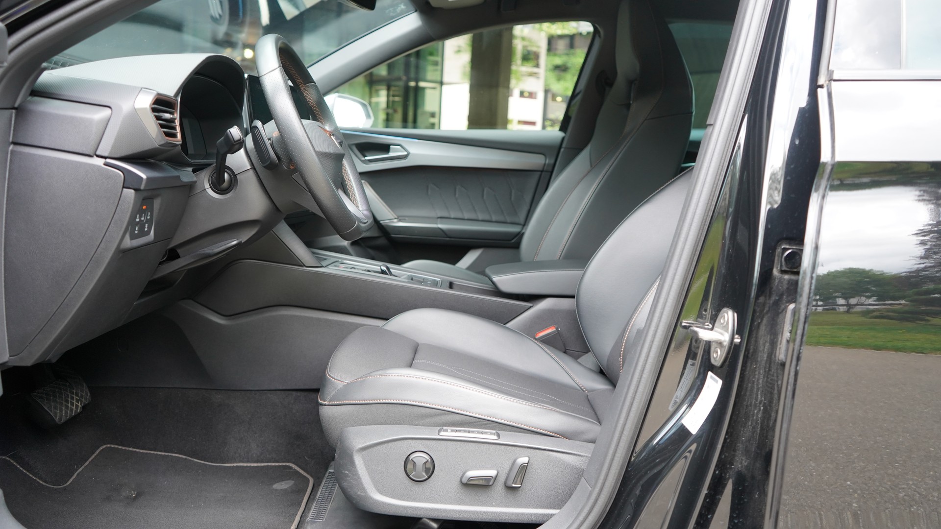 CUPRA Leon 1.5 eTSI DSG-image-6