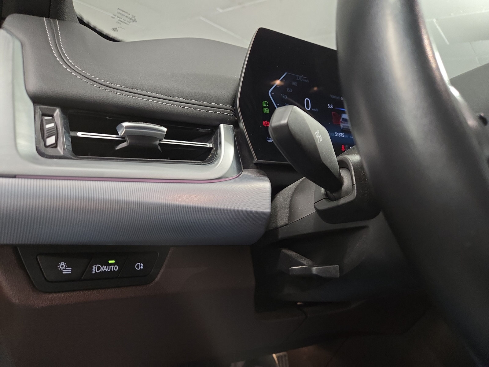 BMW iX1 xDrive 30 xLine-image-18