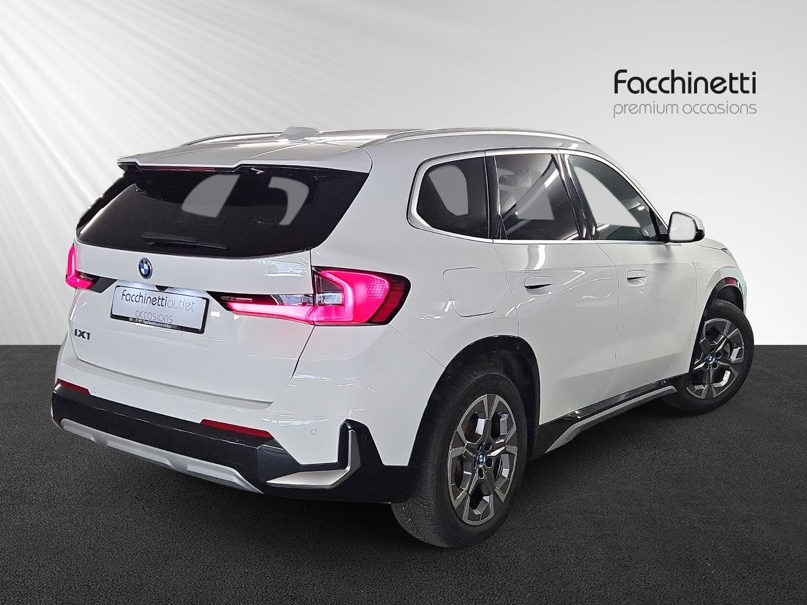 BMW iX1 xDrive 30 xLine-showroom-element-2