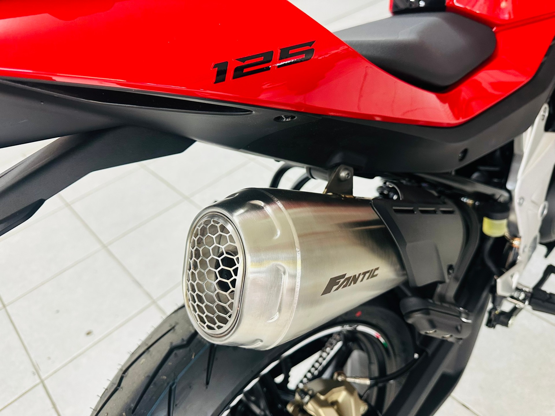 FANTIC STEALTH 125-image-2