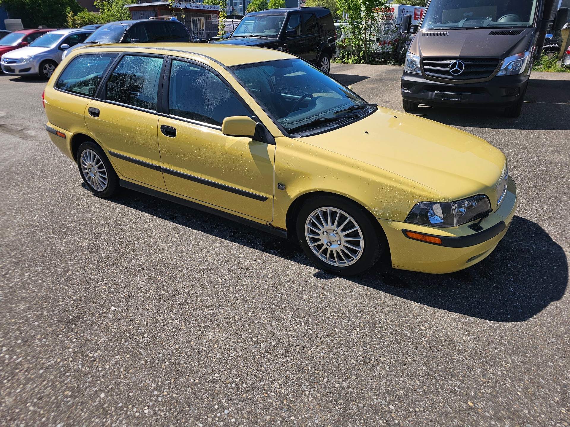 VOLVO V40 2.0T-image-1