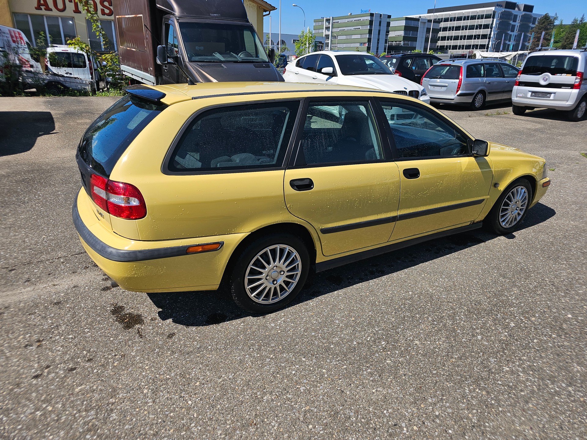 VOLVO V40 2.0T-image-3