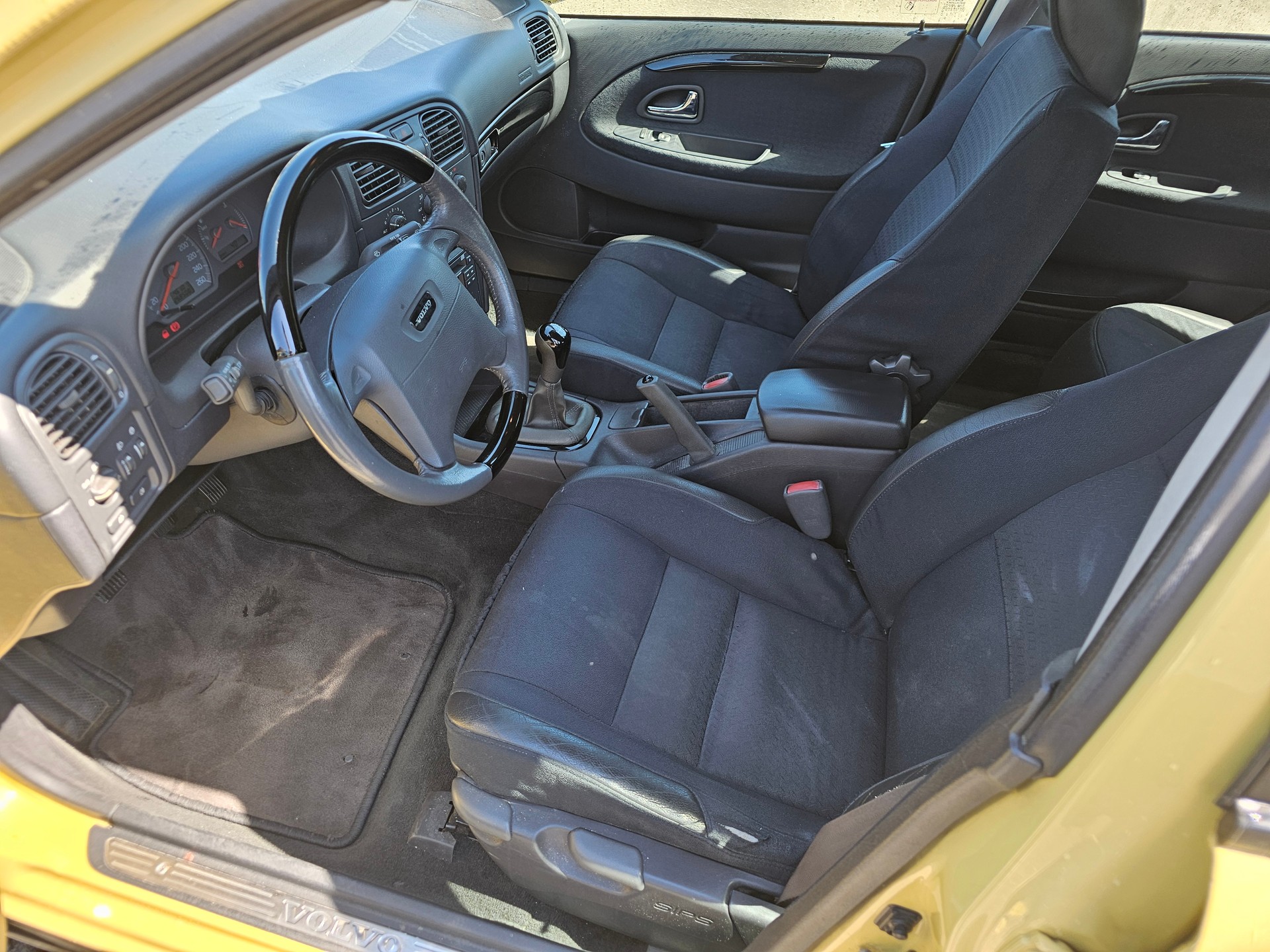VOLVO V40 2.0T-image-8