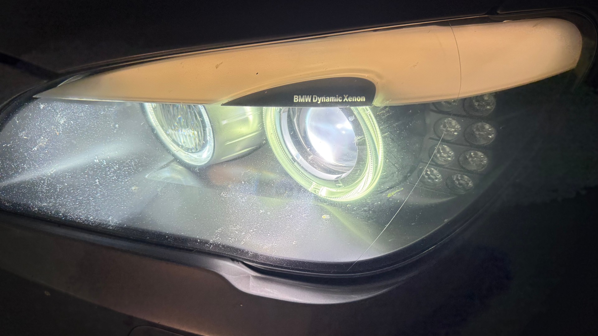 BMW 750i-image-17