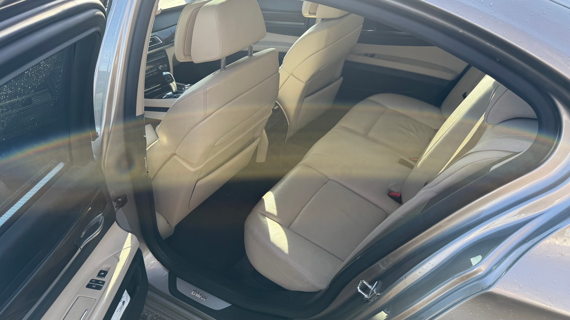 BMW 750i-image-13