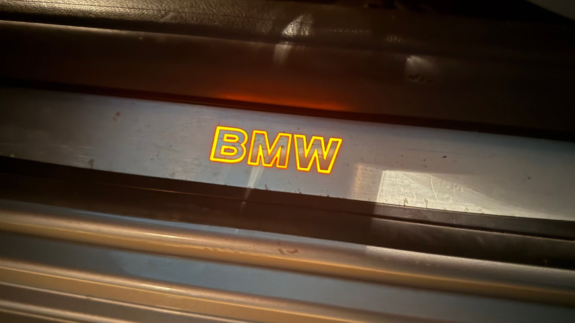 BMW 750i-image-19