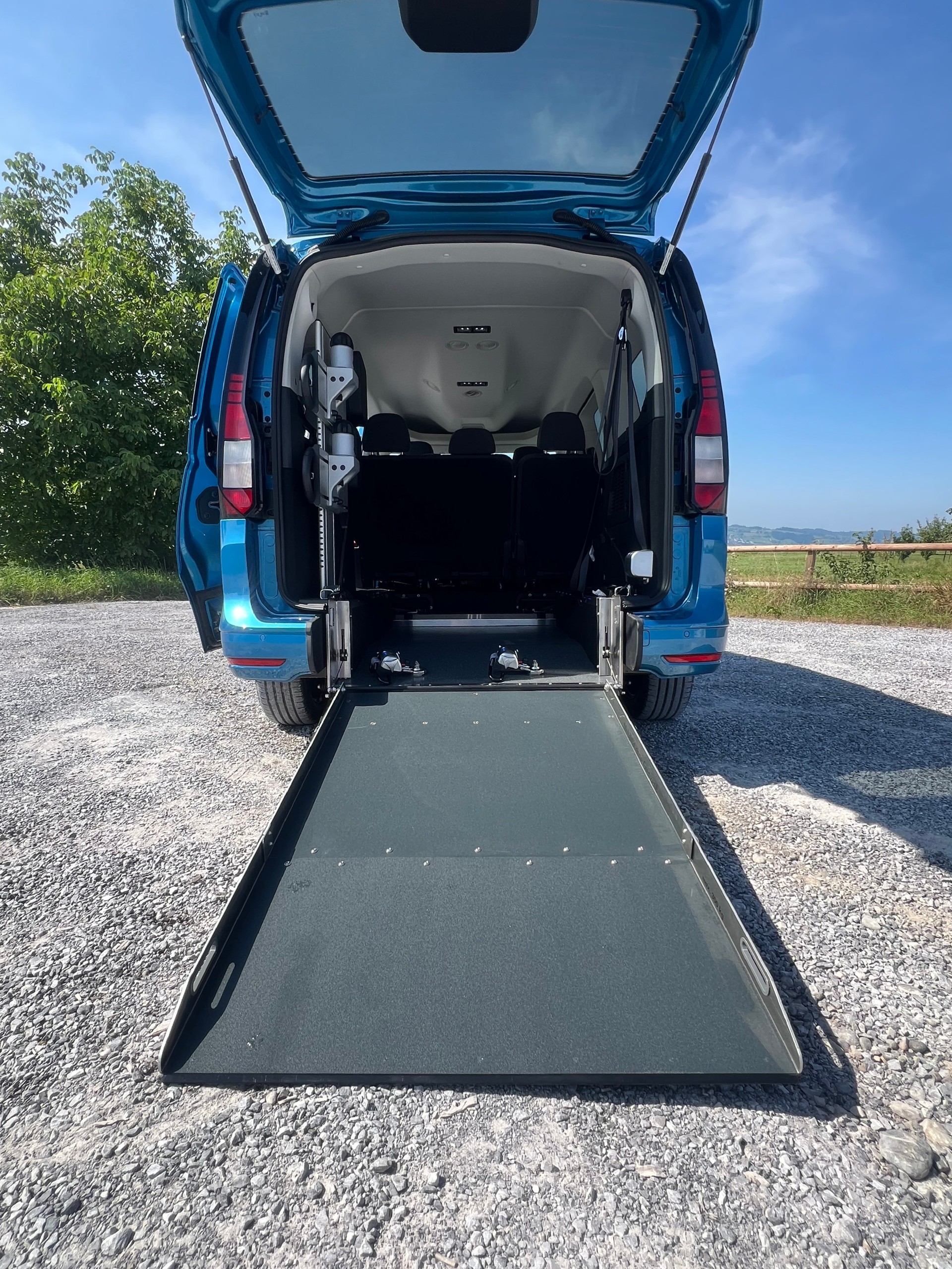 VW Caddy Maxi Liberty 1.5 TSI eHybrid - inkl. Umbau für Rollstuhltransport