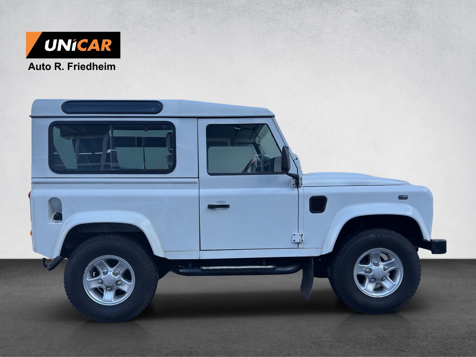 LAND ROVER Defender 90 2.2 TD4 Station Wagon-image-7