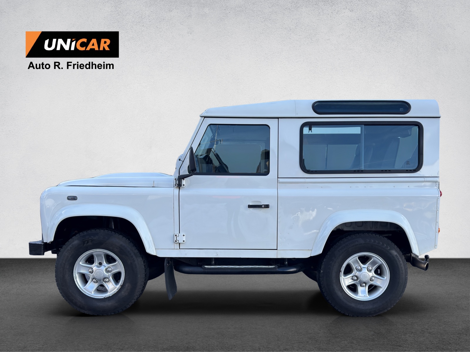 LAND ROVER Defender 90 2.2 TD4 Station Wagon-showroom-element-3