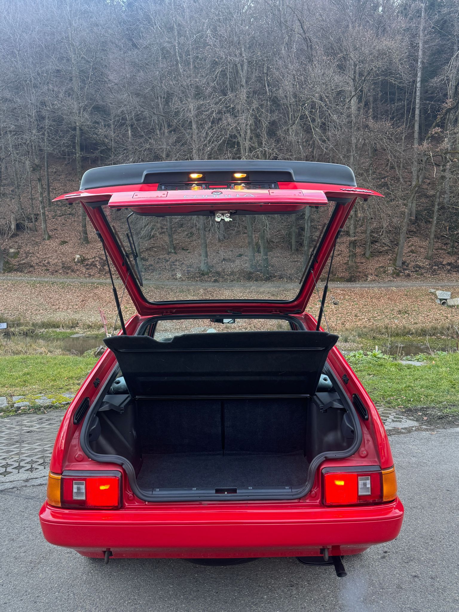 TOYOTA Corolla 1300 GL Liftback-image-10