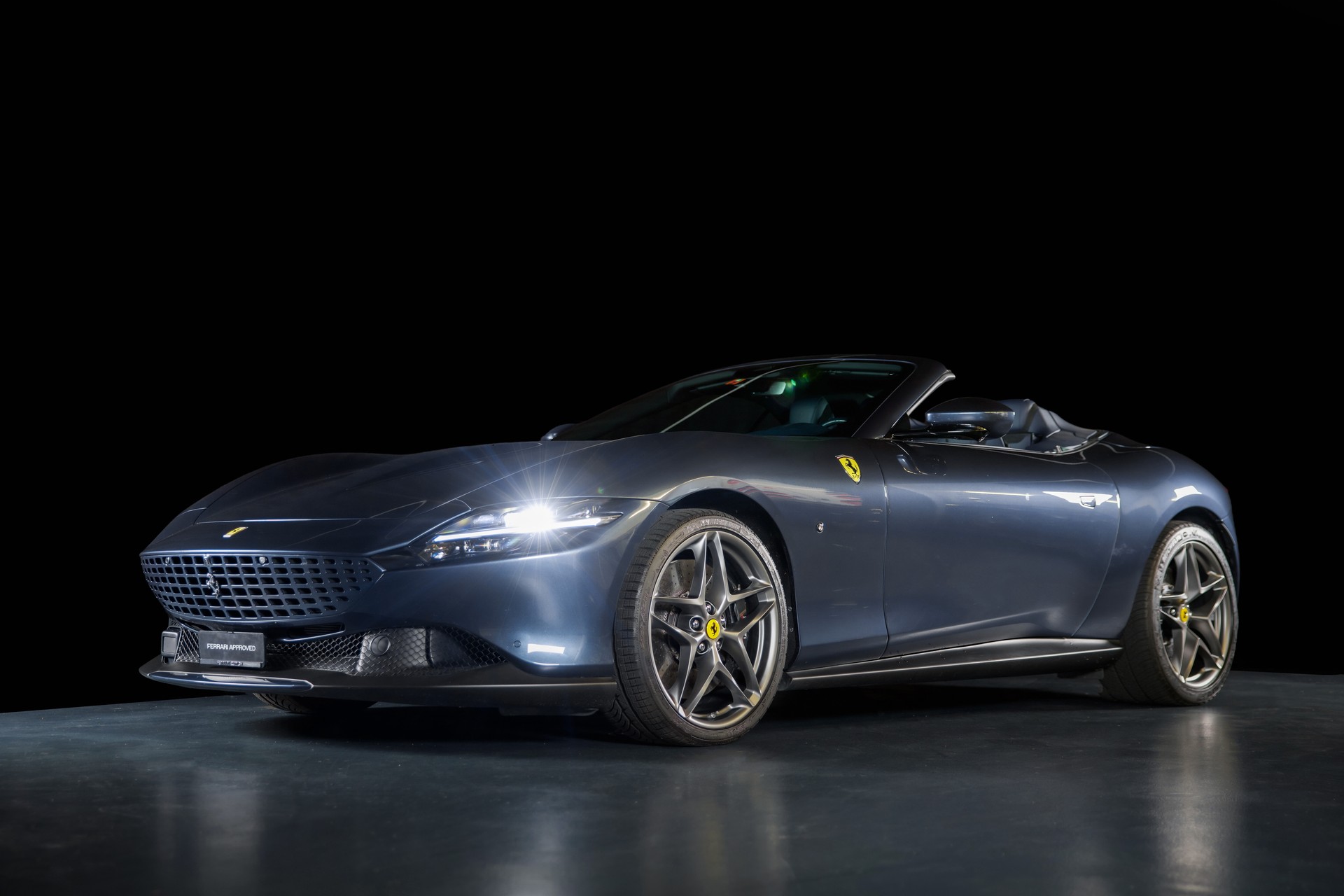 FERRARI Roma Spider 3.9 V8 T-showroom-element-1