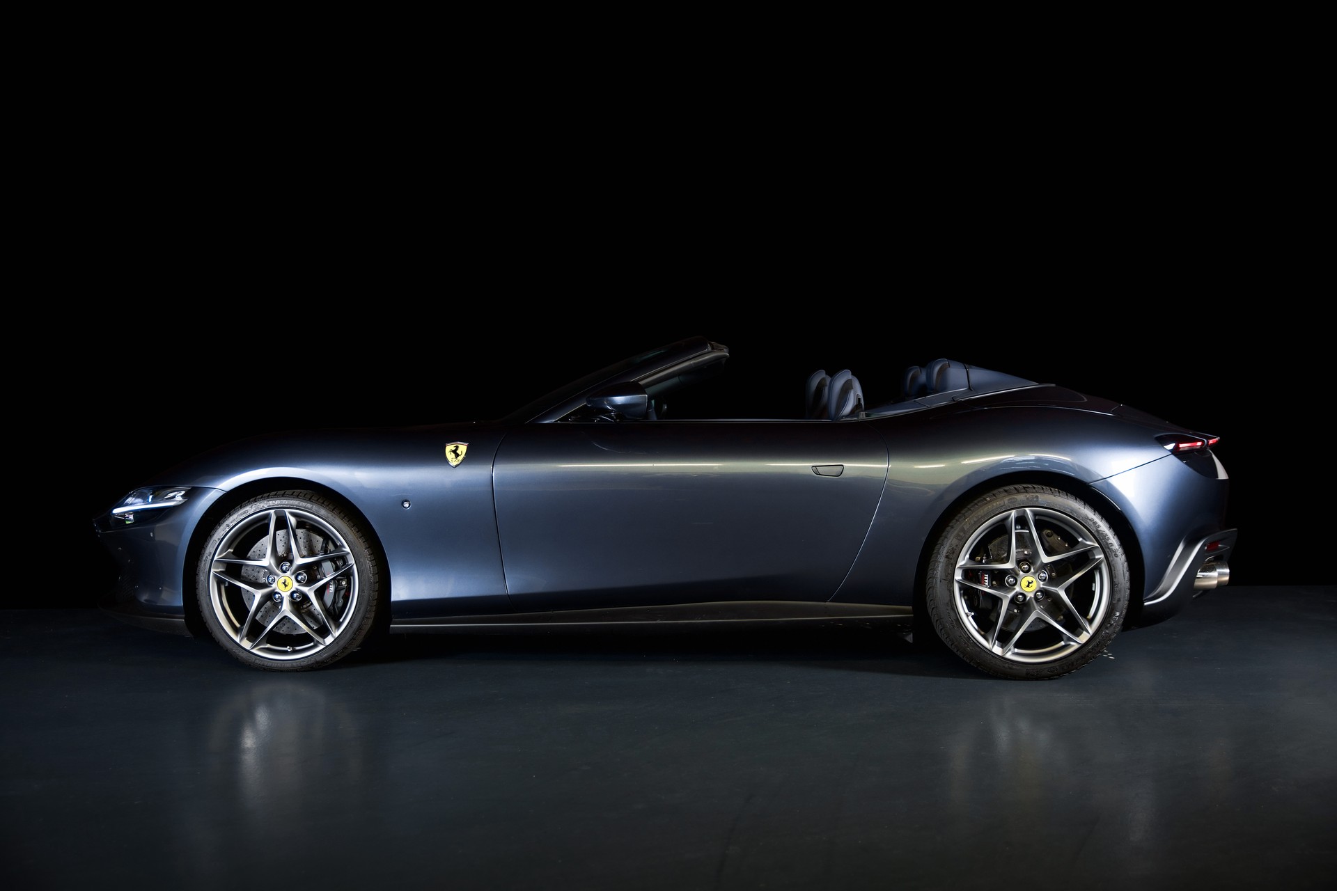 FERRARI Roma Spider 3.9 V8 T-showroom-element-3