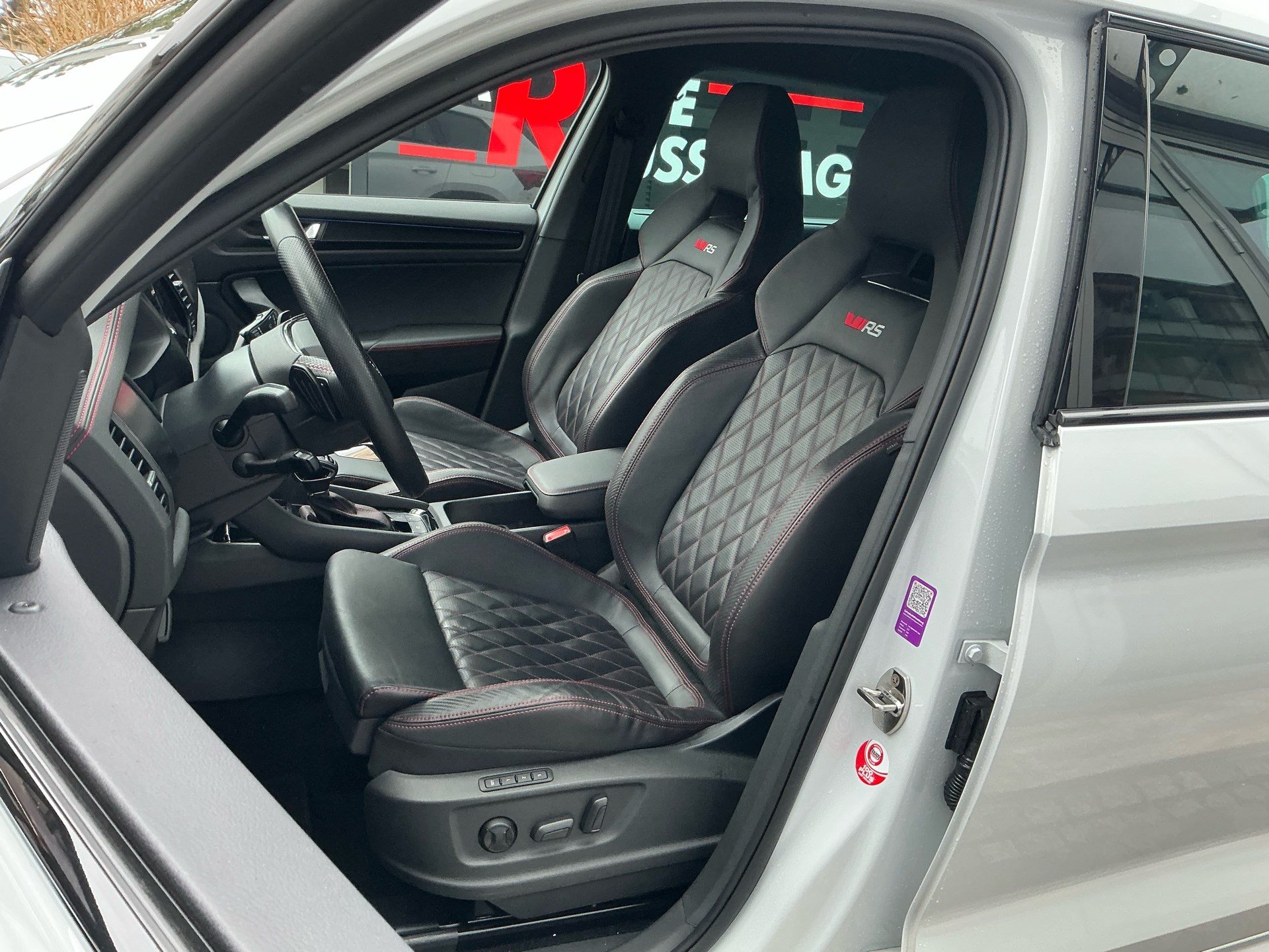 SKODA Kodiaq RS 4x4 *** TOPAUSSTATTUNG MIT WERKSGARANTIE ***-image-7