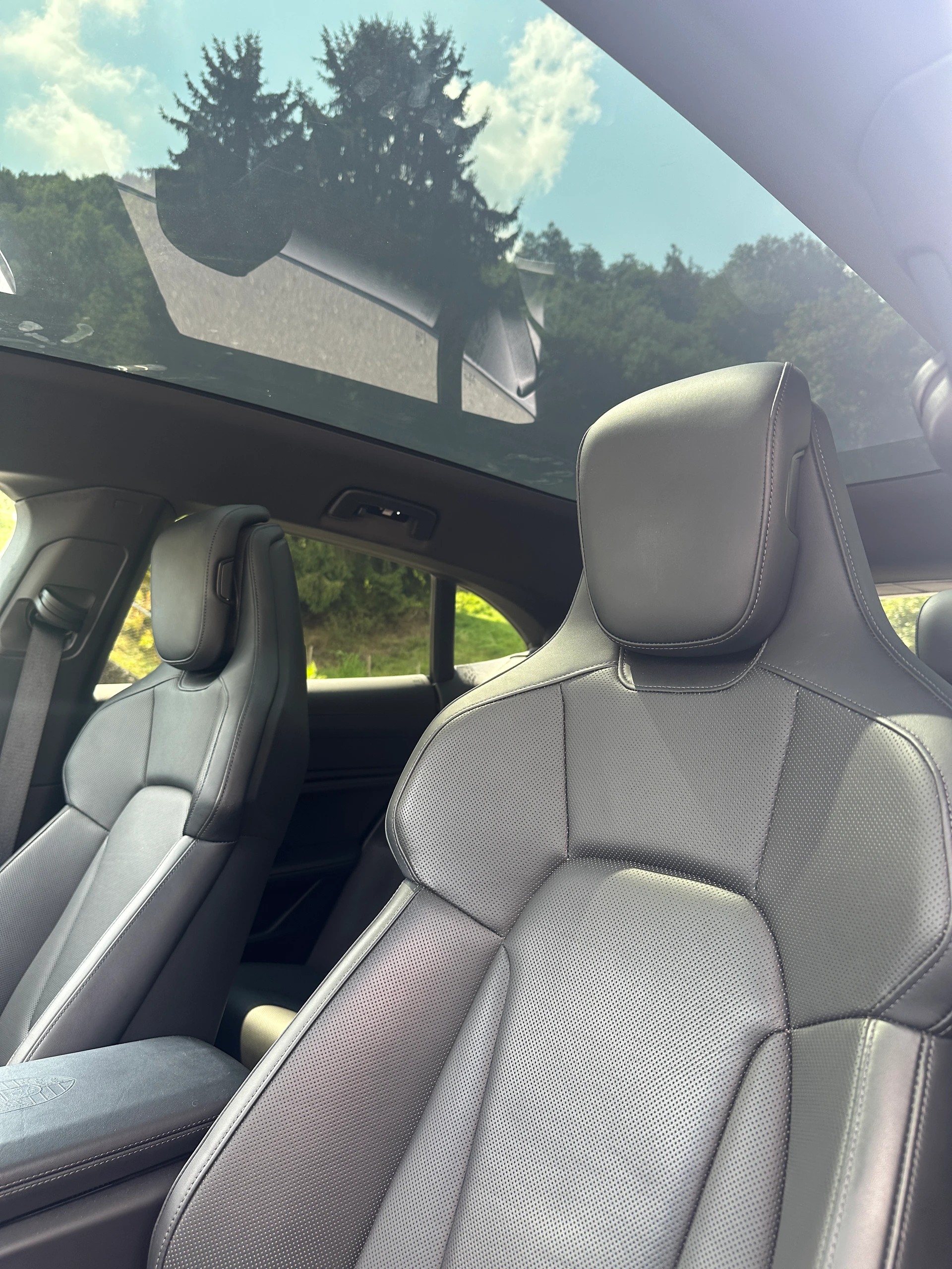 PORSCHE Taycan 4 Cross Turismo-image-15