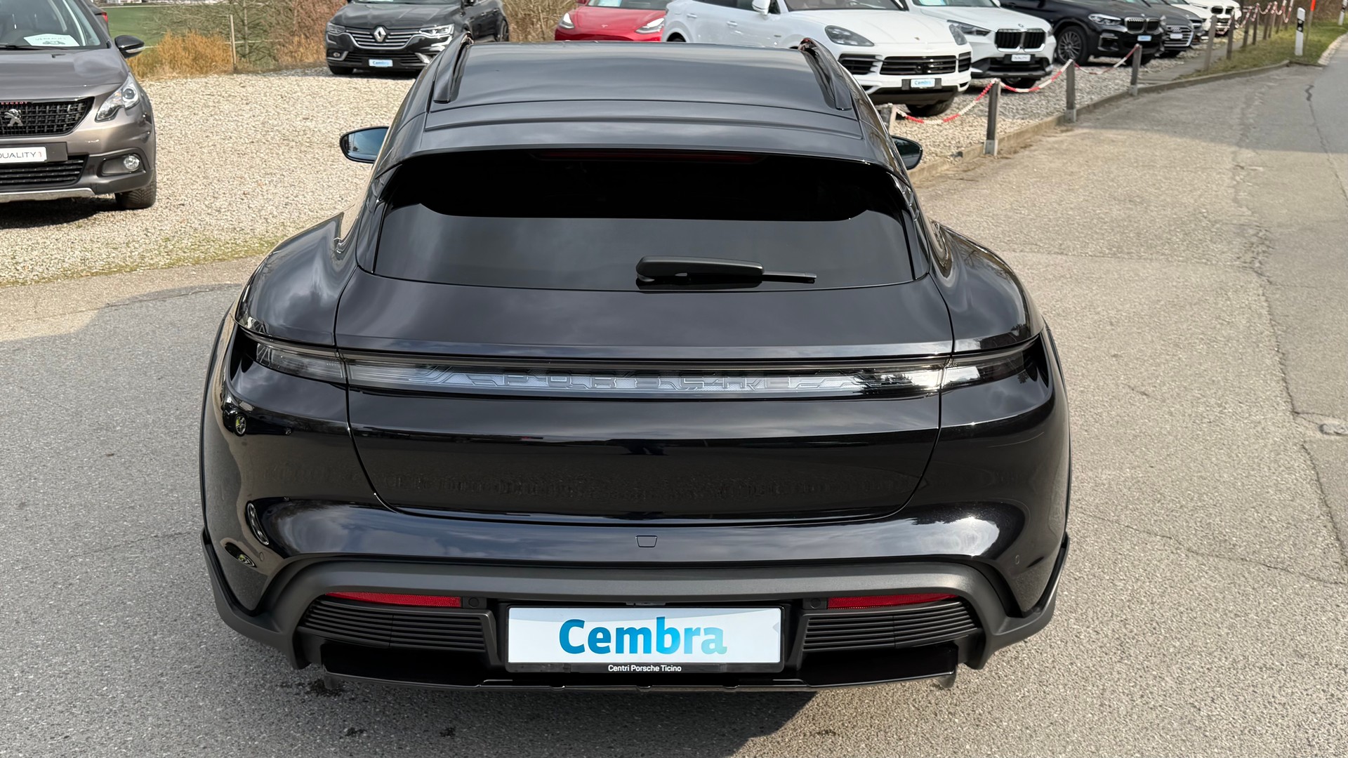 PORSCHE Taycan 4 Cross Turismo-image-9