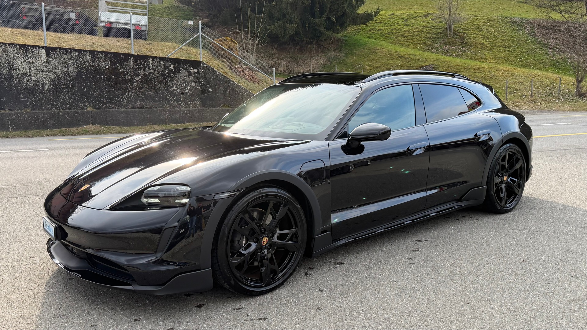 PORSCHE Taycan 4 Cross Turismo-image-1