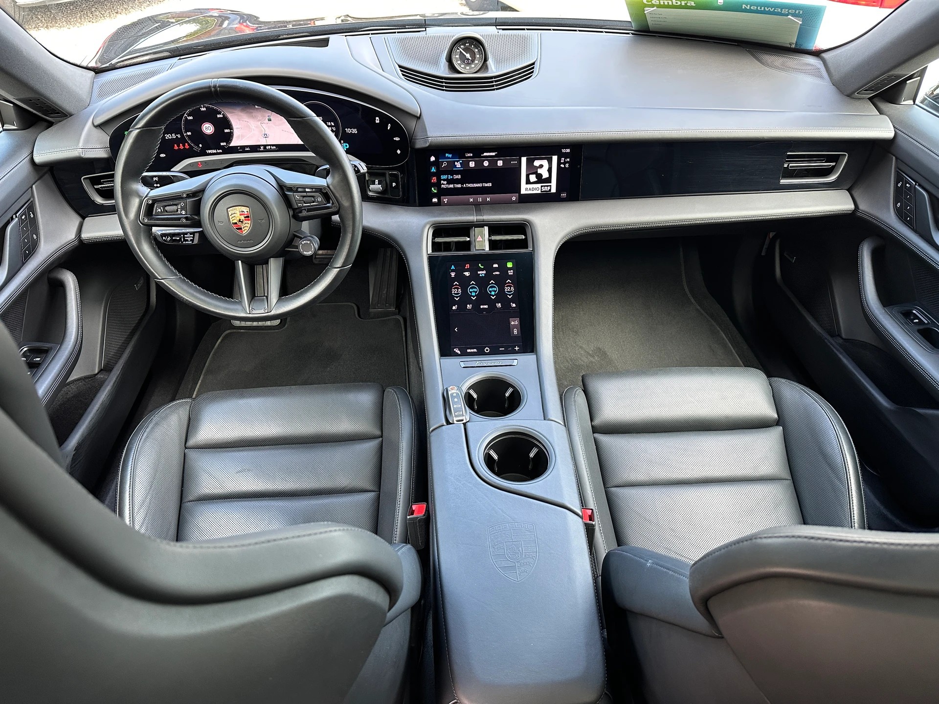 PORSCHE Taycan 4 Cross Turismo-image-13