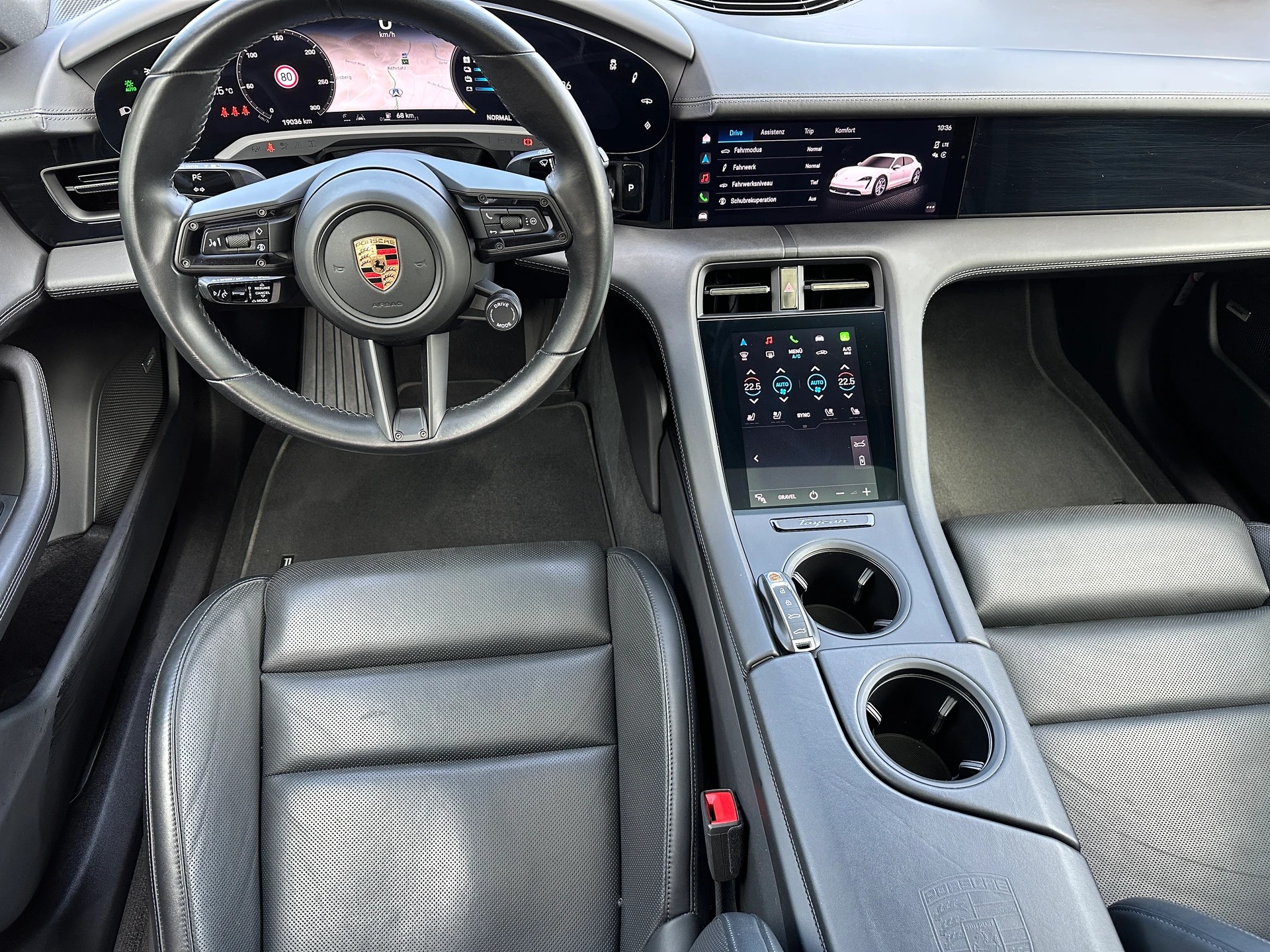 PORSCHE Taycan 4 Cross Turismo-image-12