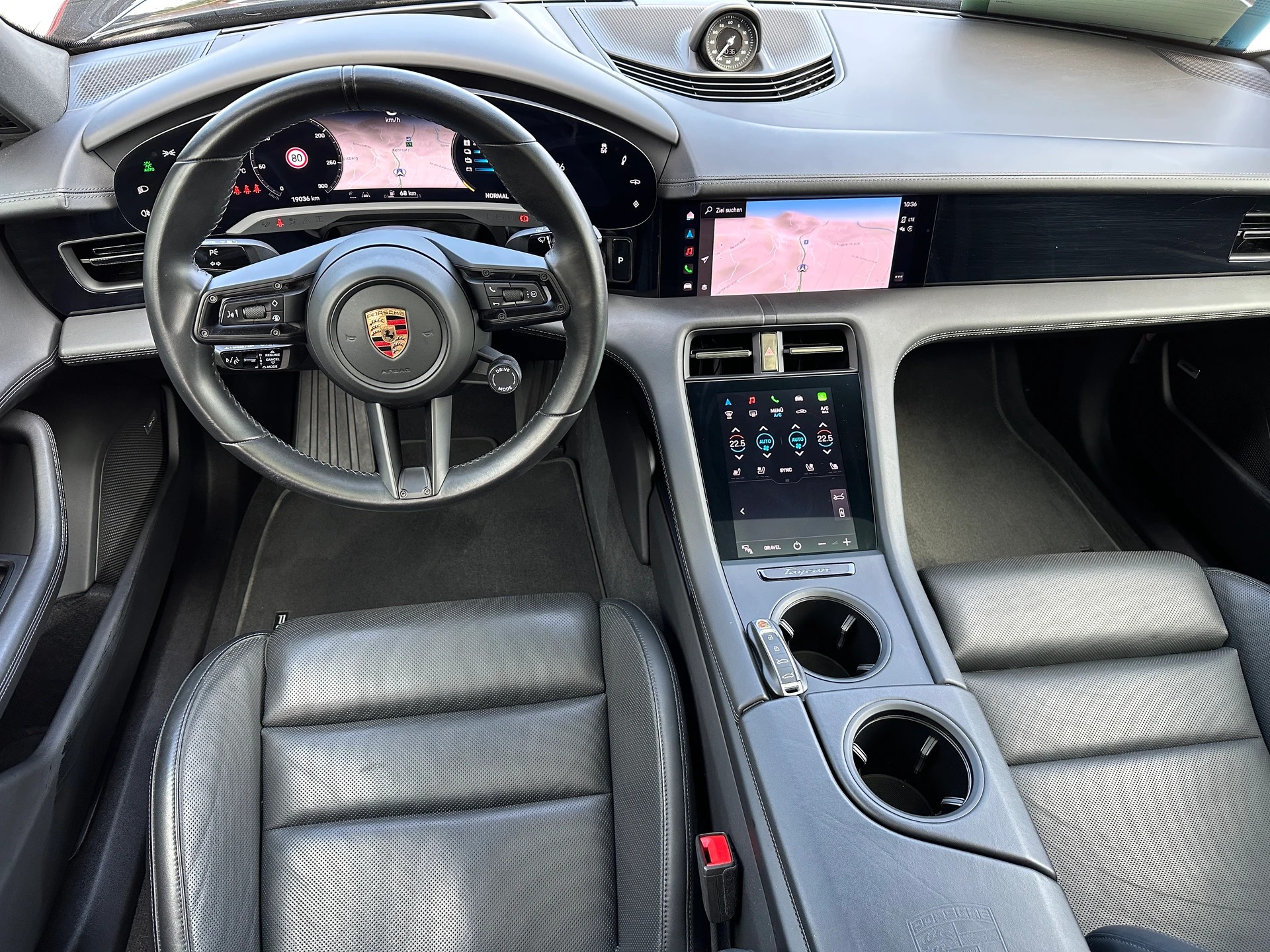 PORSCHE Taycan 4 Cross Turismo-image-11