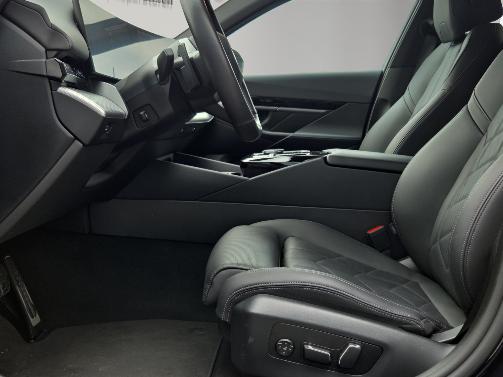 BMW 520d xDrive 48V Touring M Sport Steptronic-image-8