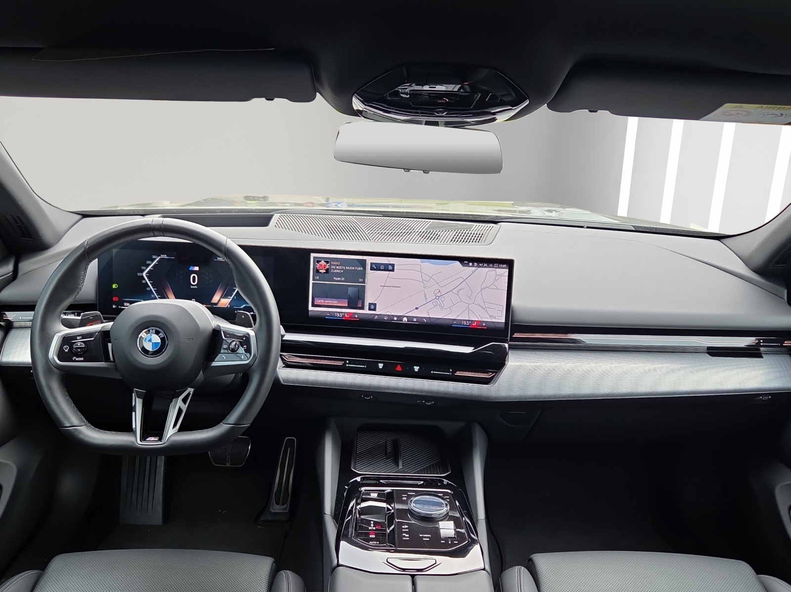 BMW 520d xDrive 48V Touring M Sport Steptronic-image-6